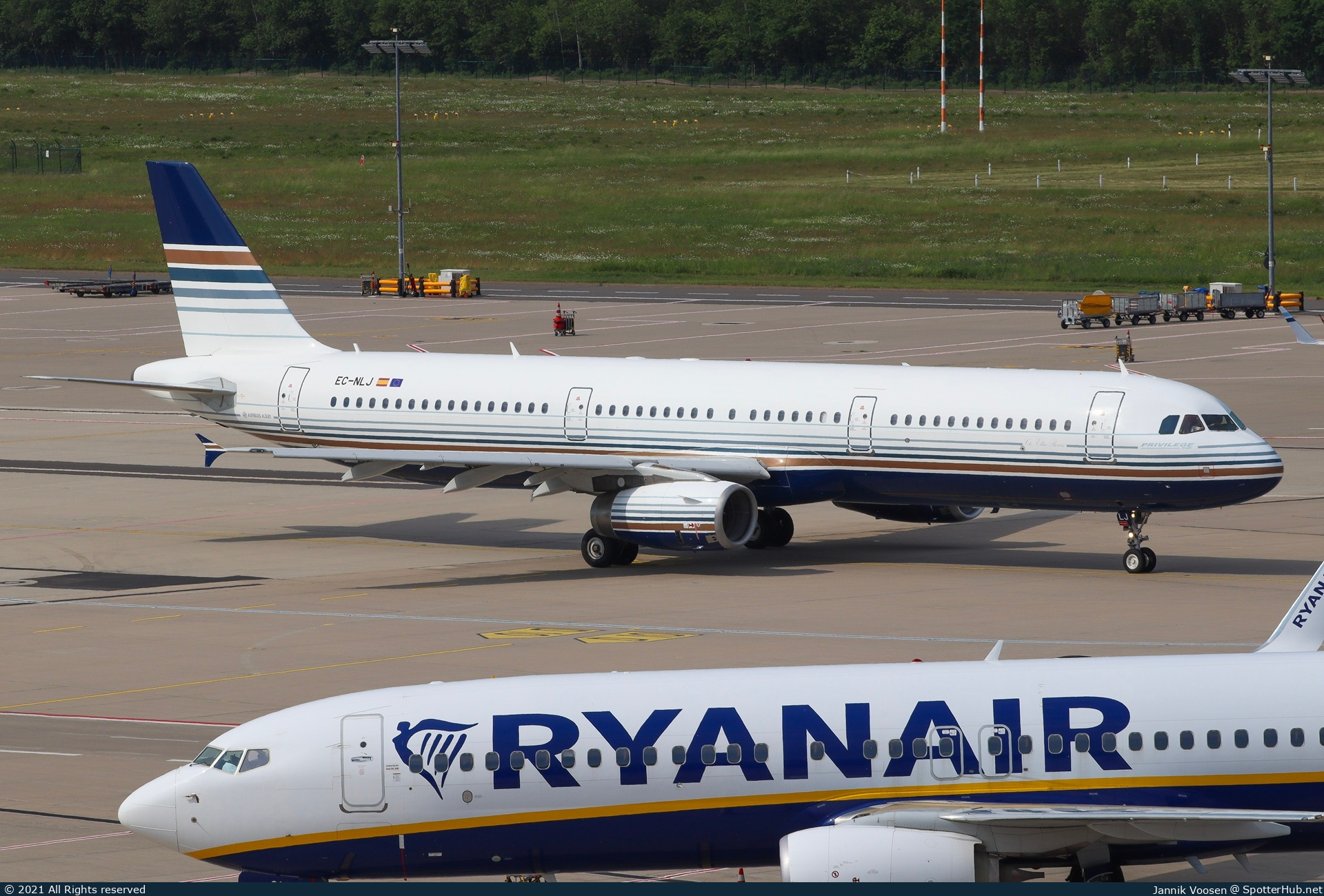 Photo of EC-NLJ - Airbus A321-231 operated by Privilege Style