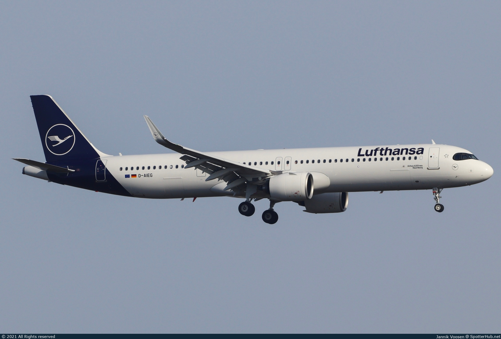 Photo of D-AIEG - Airbus A321-271NX operated by Lufthansa
