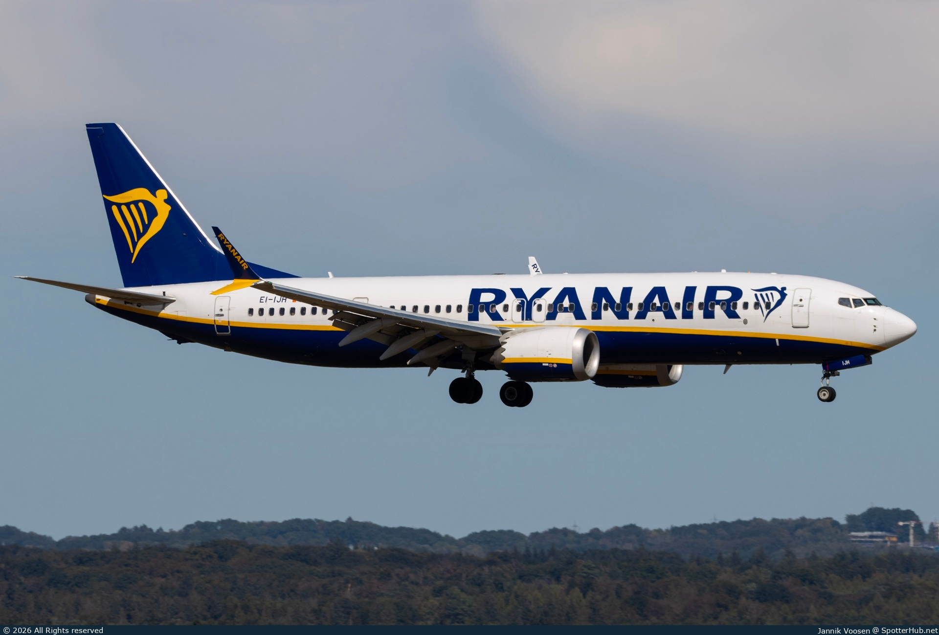 Photo of EI-IJH - Boeing 737 MAX 8-200 operated by Ryanair
