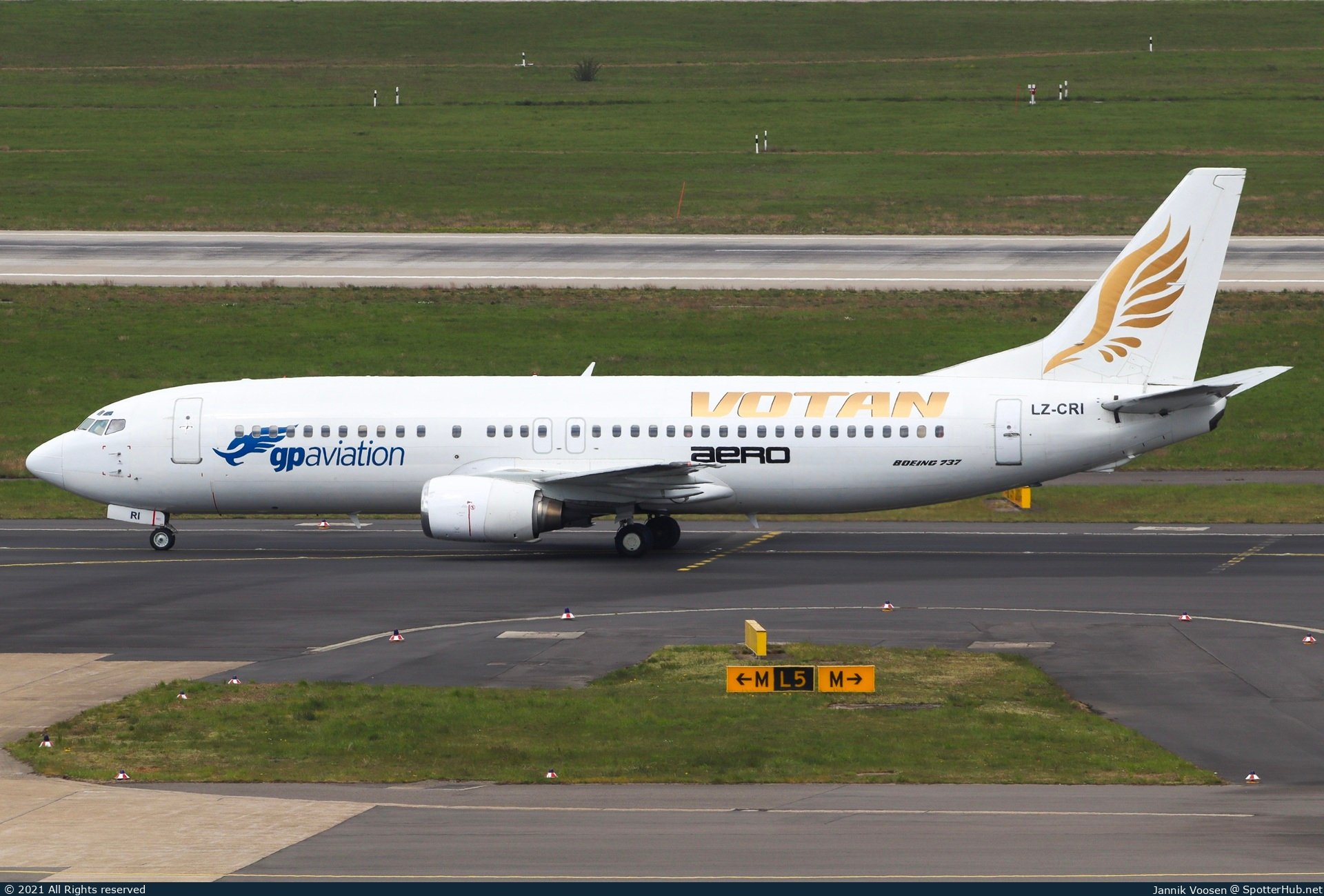 Photo of LZ-CRI - Boeing 737-446 operated by GP Aviation