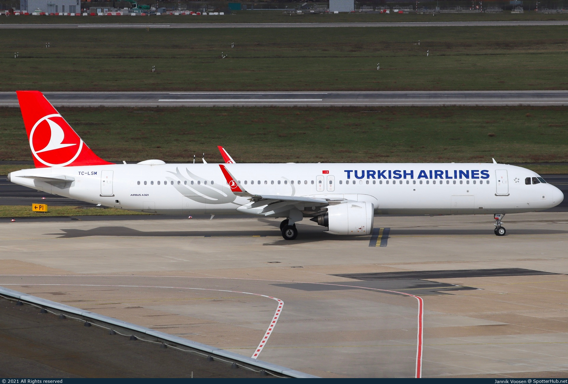 Photo of TC-LSM - Airbus A321-271NX operated by Turkish Airlines