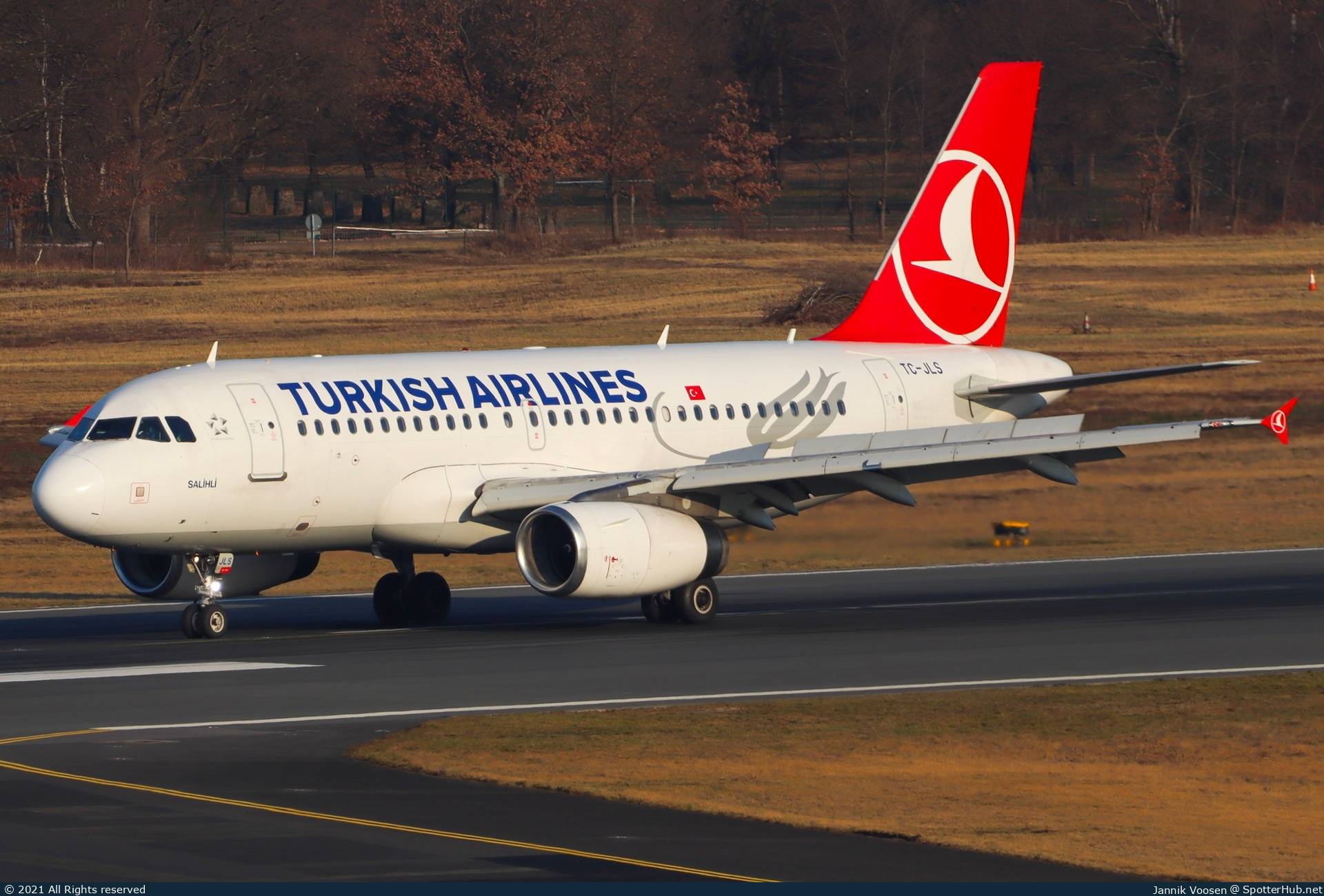Photo of TC-JLS - Airbus A319-132 operated by Turkish Airlines