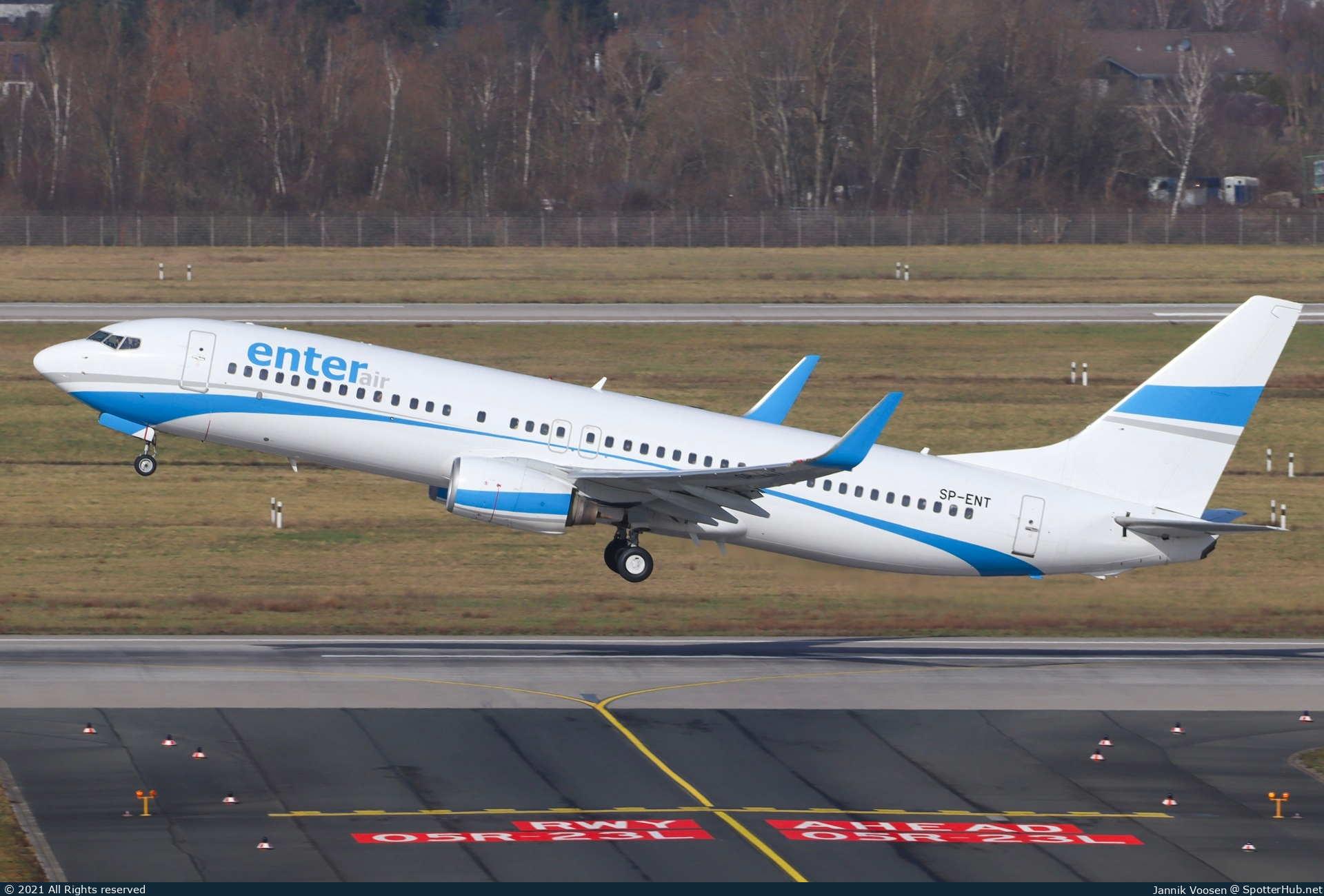 Photo of SP-ENT - Boeing 737-8AS operated by Enter Air