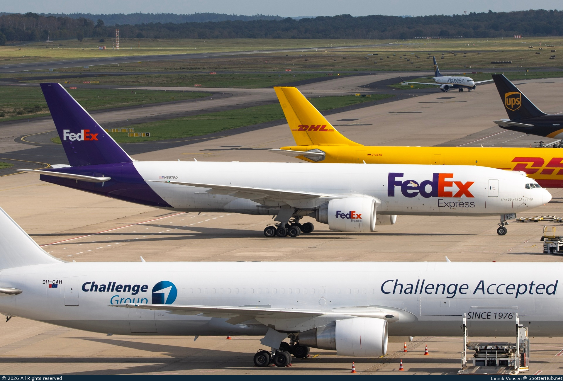 Photo of N857FD - Boeing 777-FS2 operated by FedEx