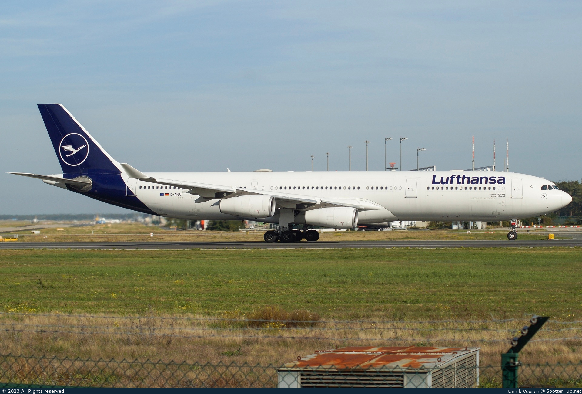Photo of D-AIGU - Airbus A340-313 operated by Lufthansa
