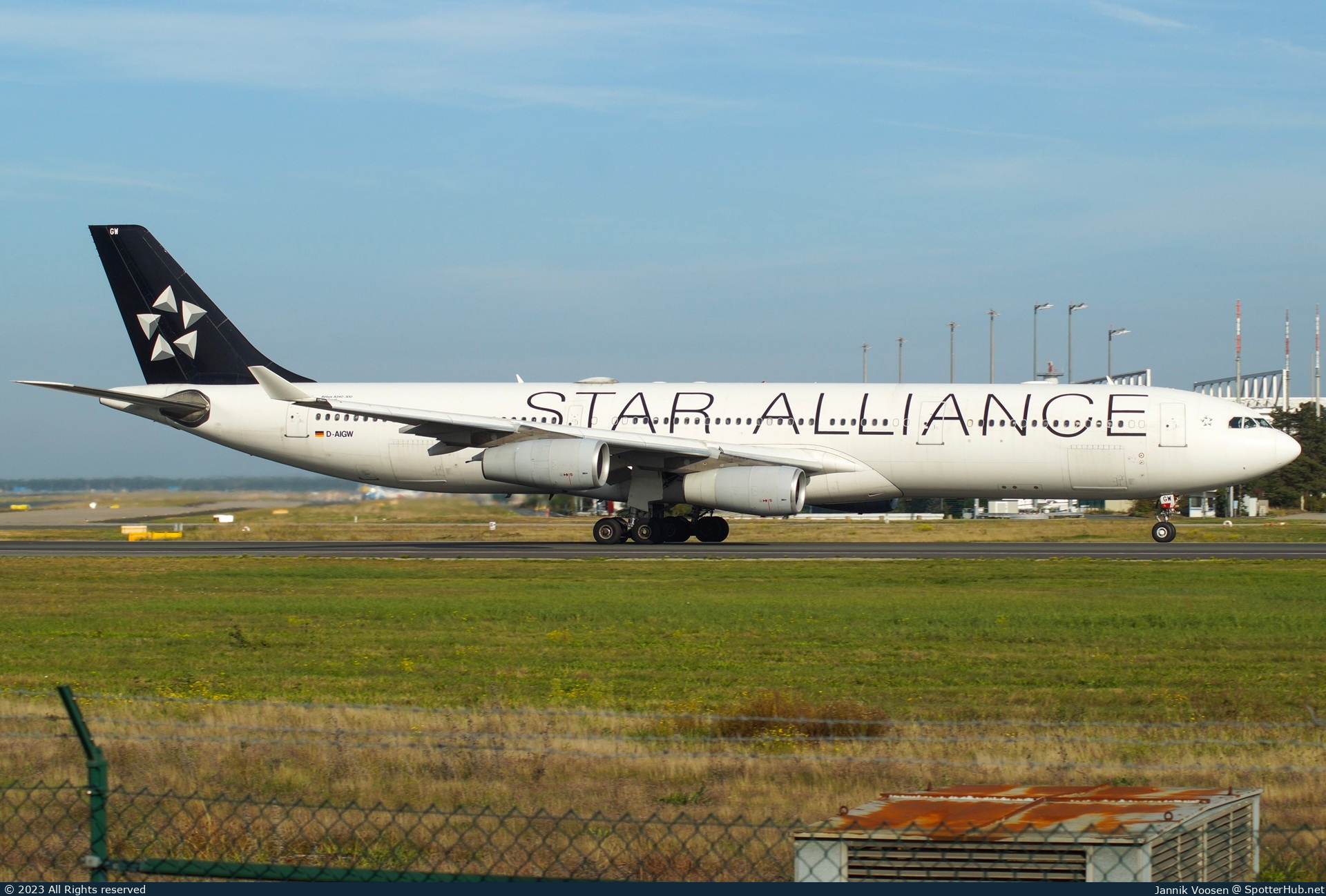 Photo of D-AIGW - Airbus A340-313 operated by Lufthansa