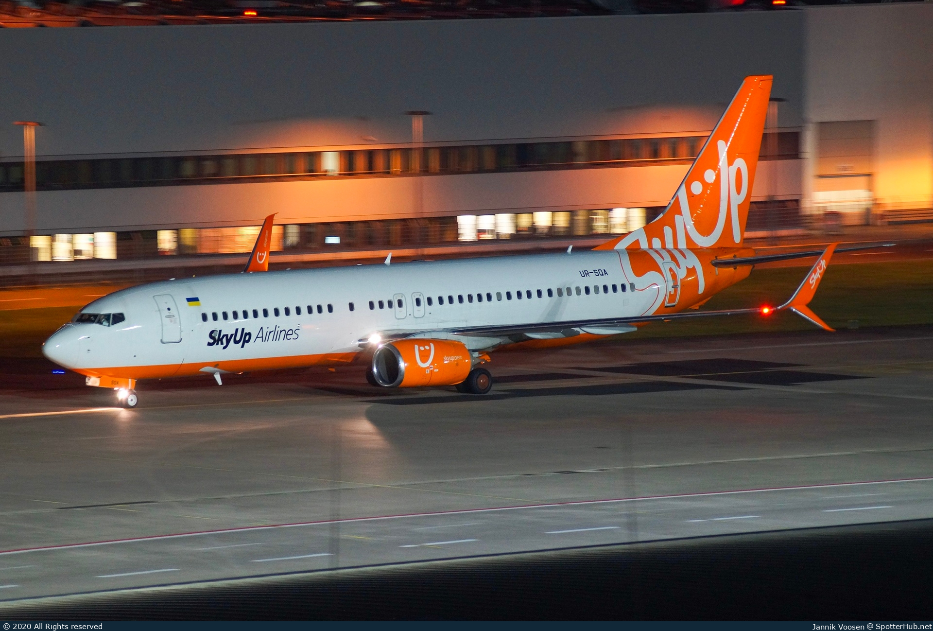 Photo of UR-SQA - Boeing 737-8H6 operated by SkyUp Airlines