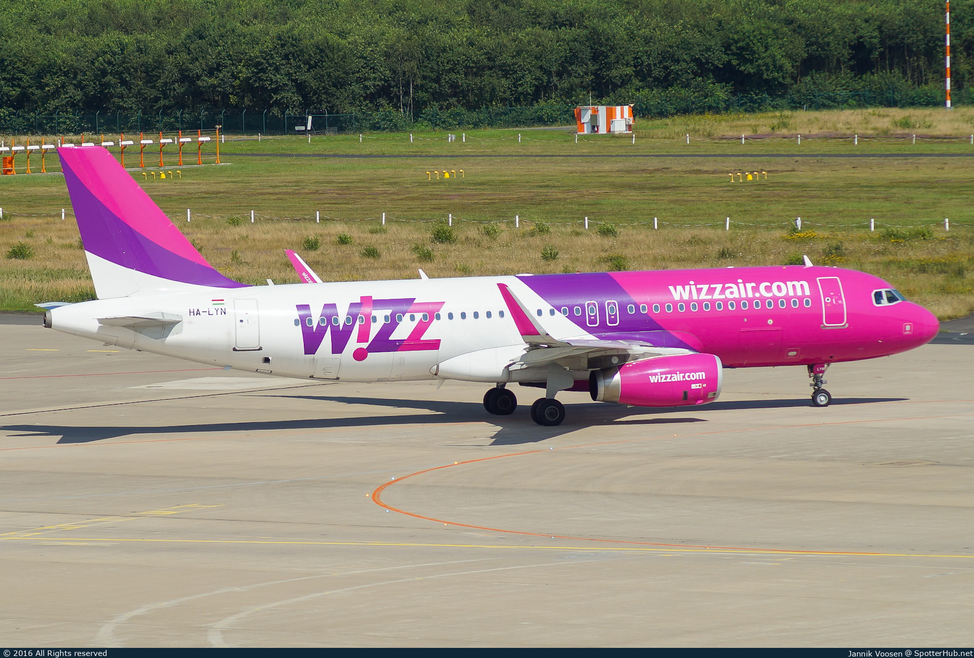 Photo of HA-LYN - Airbus A320-232 operated by Wizz Air