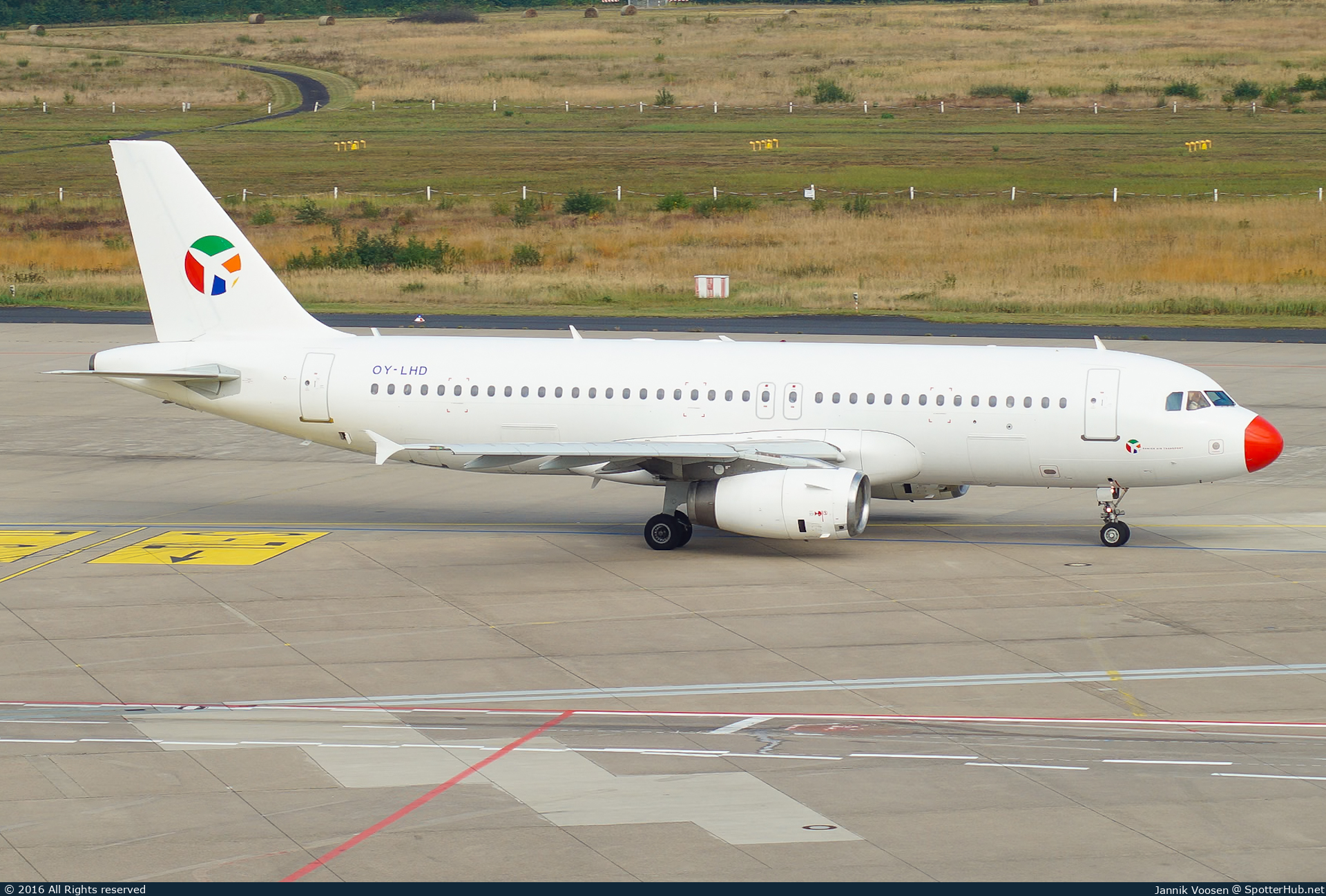 Photo of OY-LHD - Airbus A320-231 operated by DAT Danish Air Transport