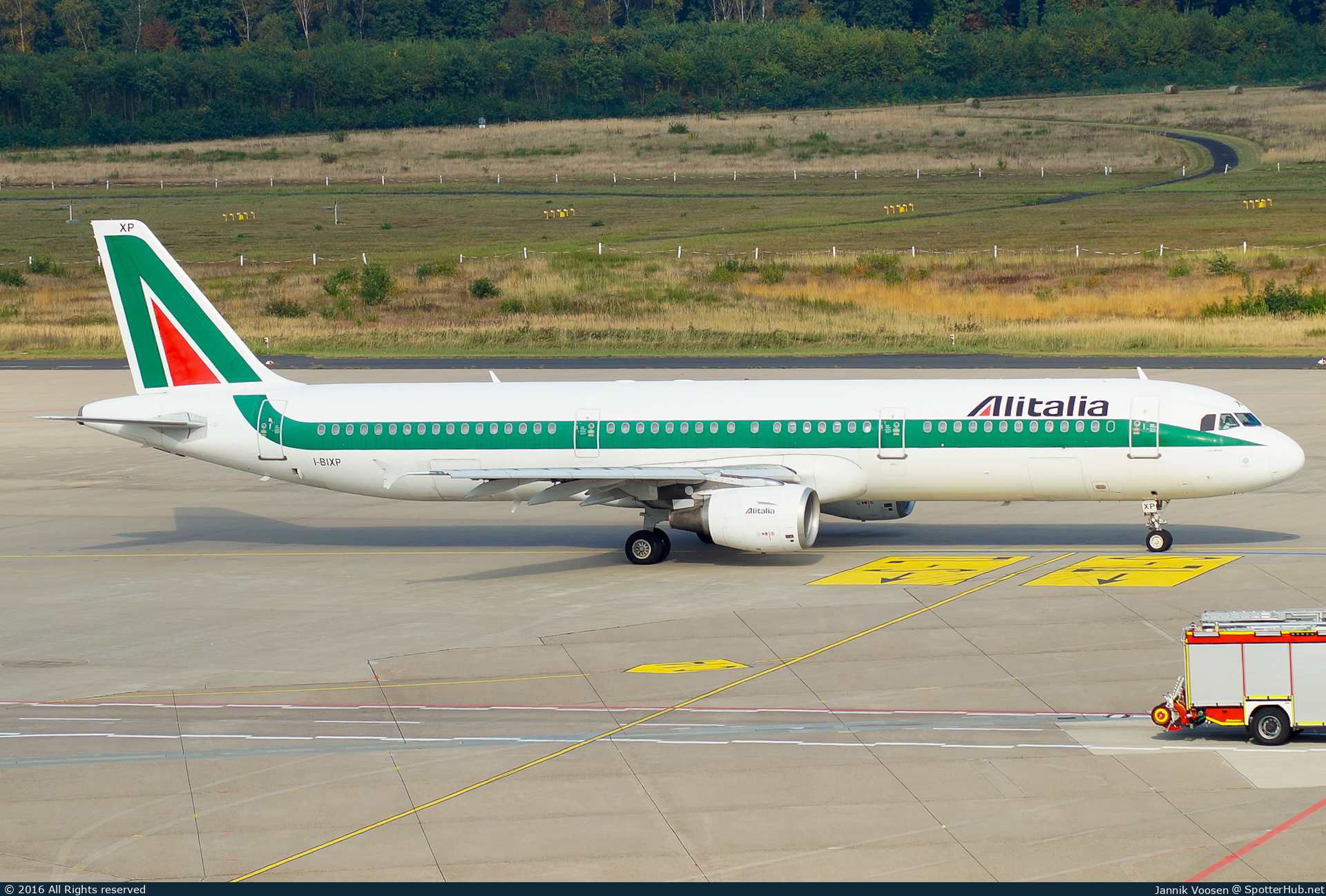 Photo of I-BIXP - Airbus A321-112 operated by Alitalia