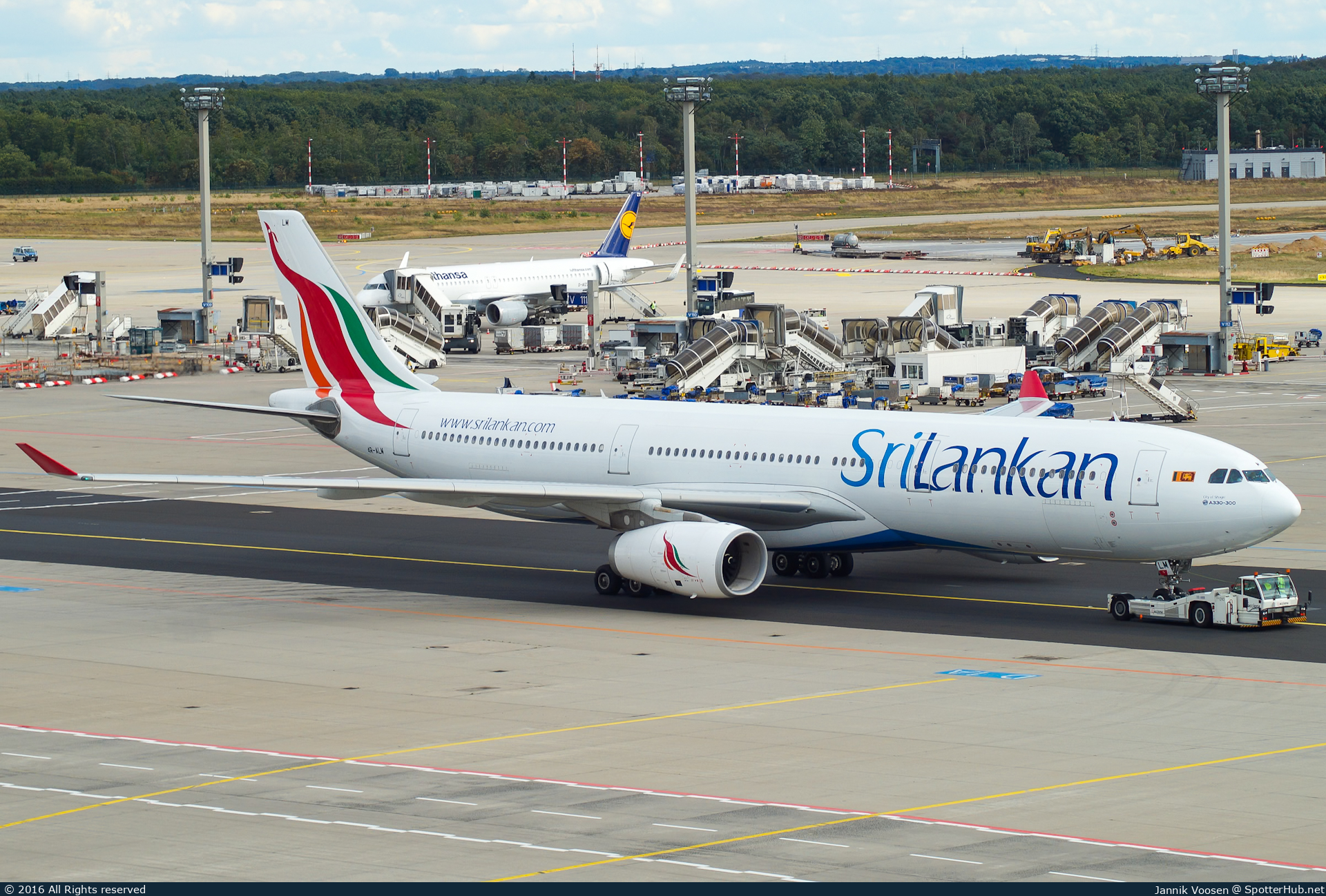 Photo of 4R-ALM - Airbus A330-343 operated by SriLankan Airlines