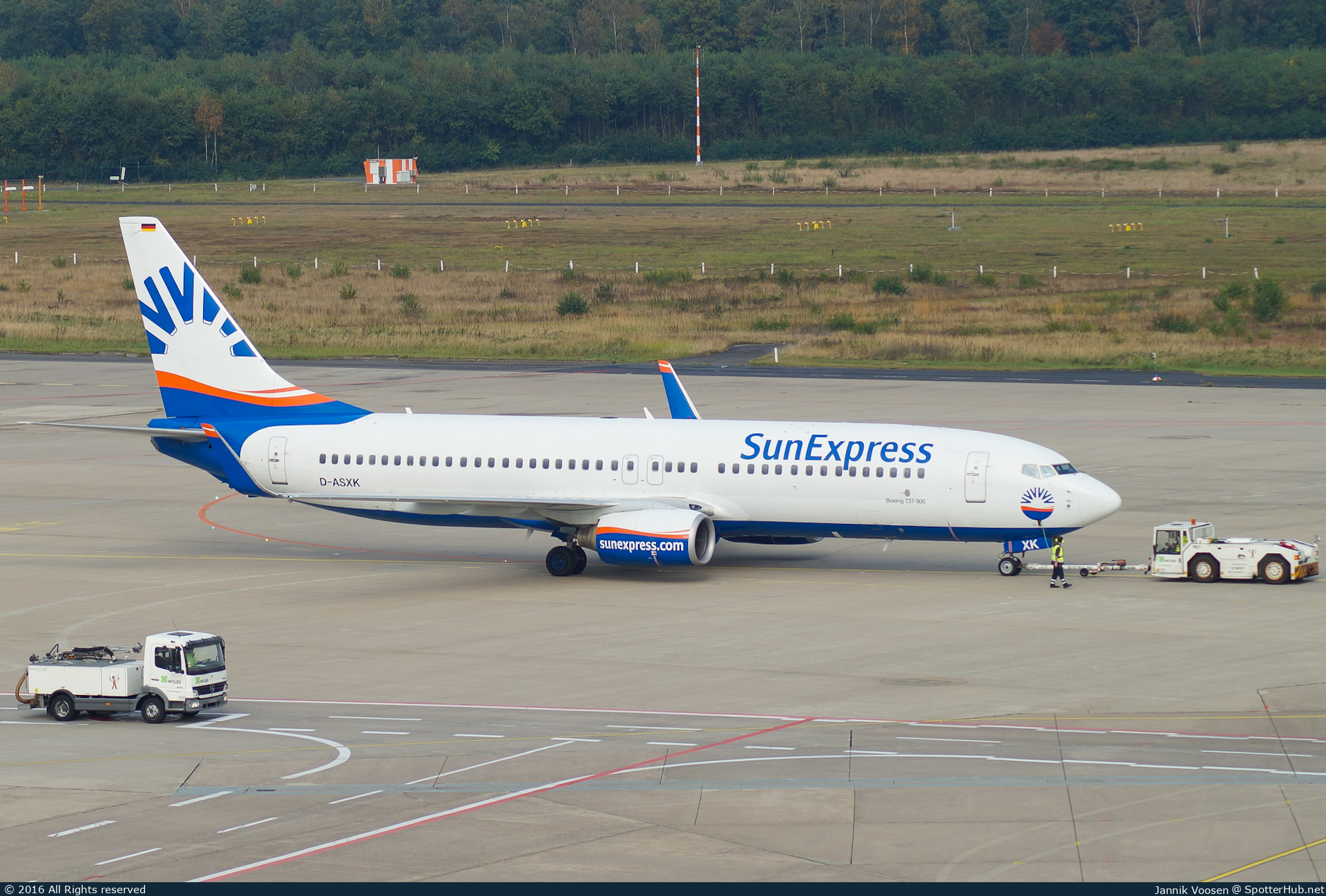 Photo of D-ASXK - Boeing 737-86J operated by SunExpress Germany