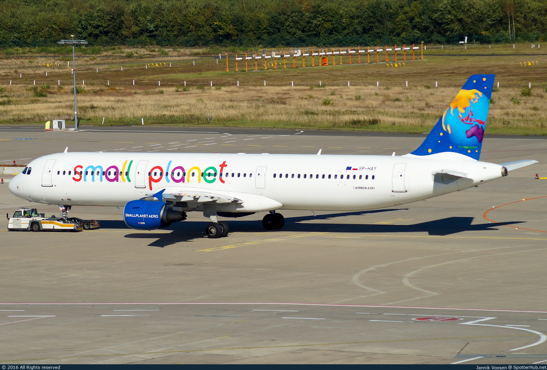 Photo of SP-HAY - Airbus A321-211 operated by Small Planet Airlines Poland