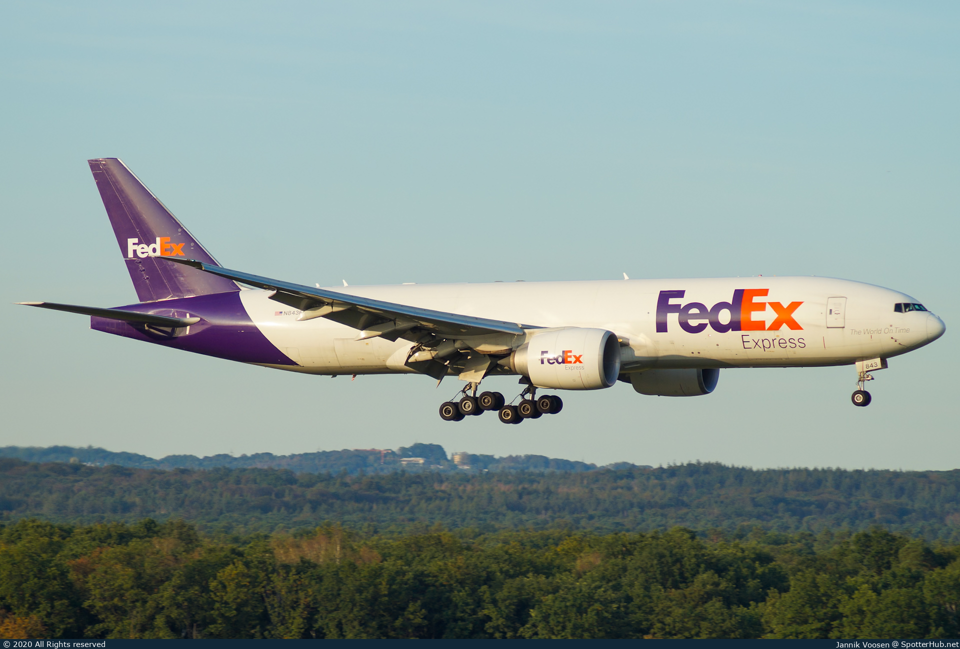 Photo of N843FD - Boeing 777-FHT operated by FedEx