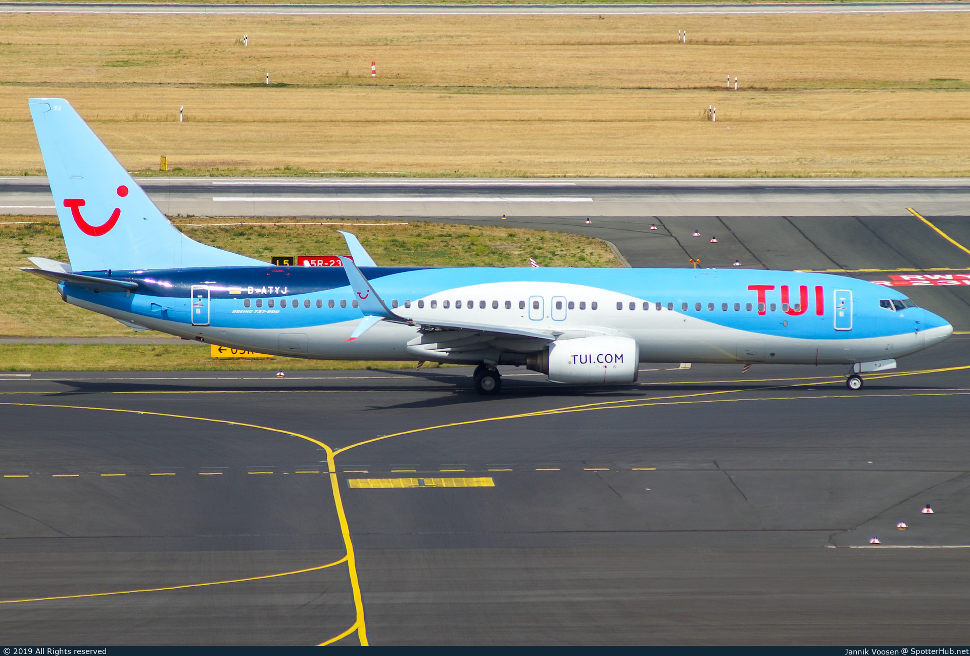 Photo of D-ATYJ - Boeing 737-86N operated by TUIfly