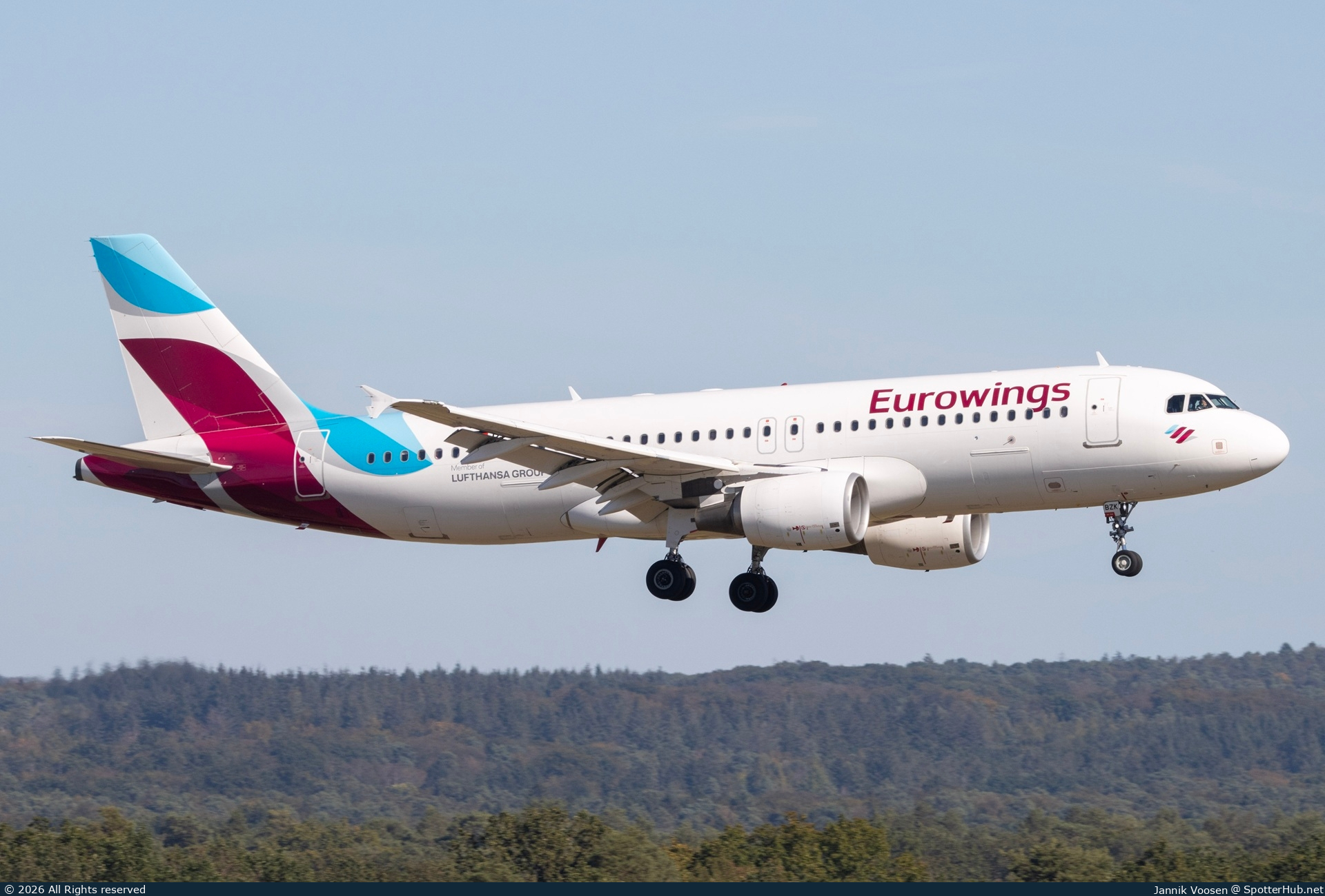 Photo of D-ABZK - Airbus A320-216 operated by Eurowings