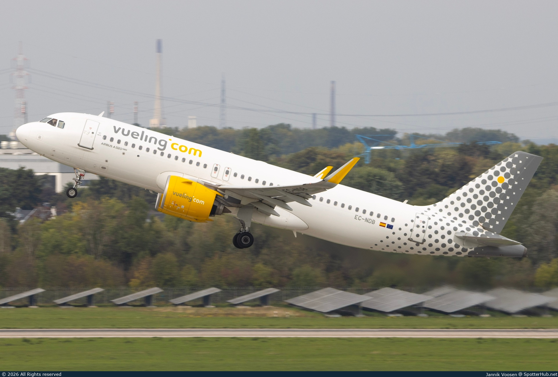 Photo of EC-NDB - Airbus A320-271N operated by Vueling