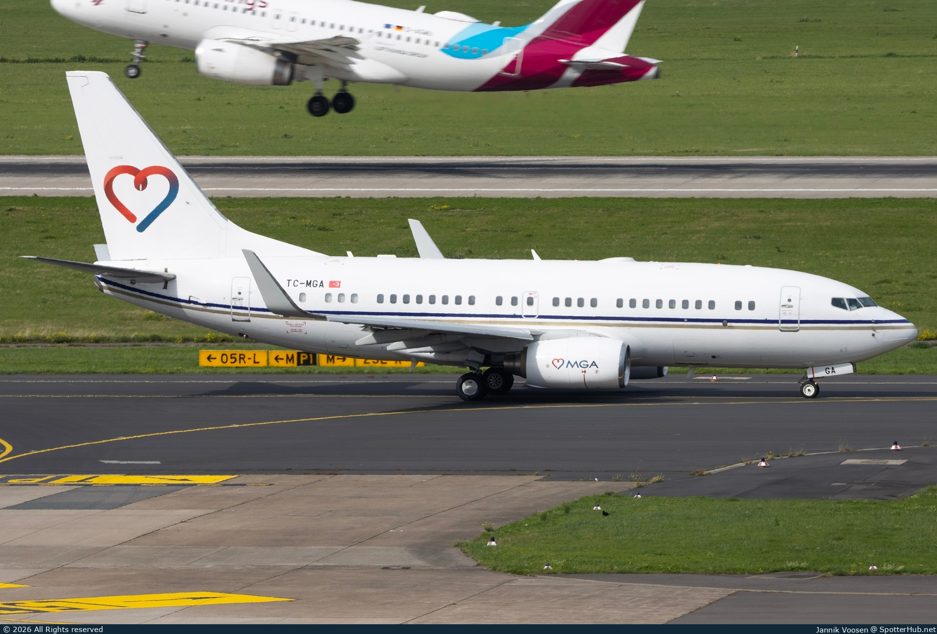 Photo of TC-MGA - Boeing 737-7AK(BBJ) operated by Mavi Gök Airlines