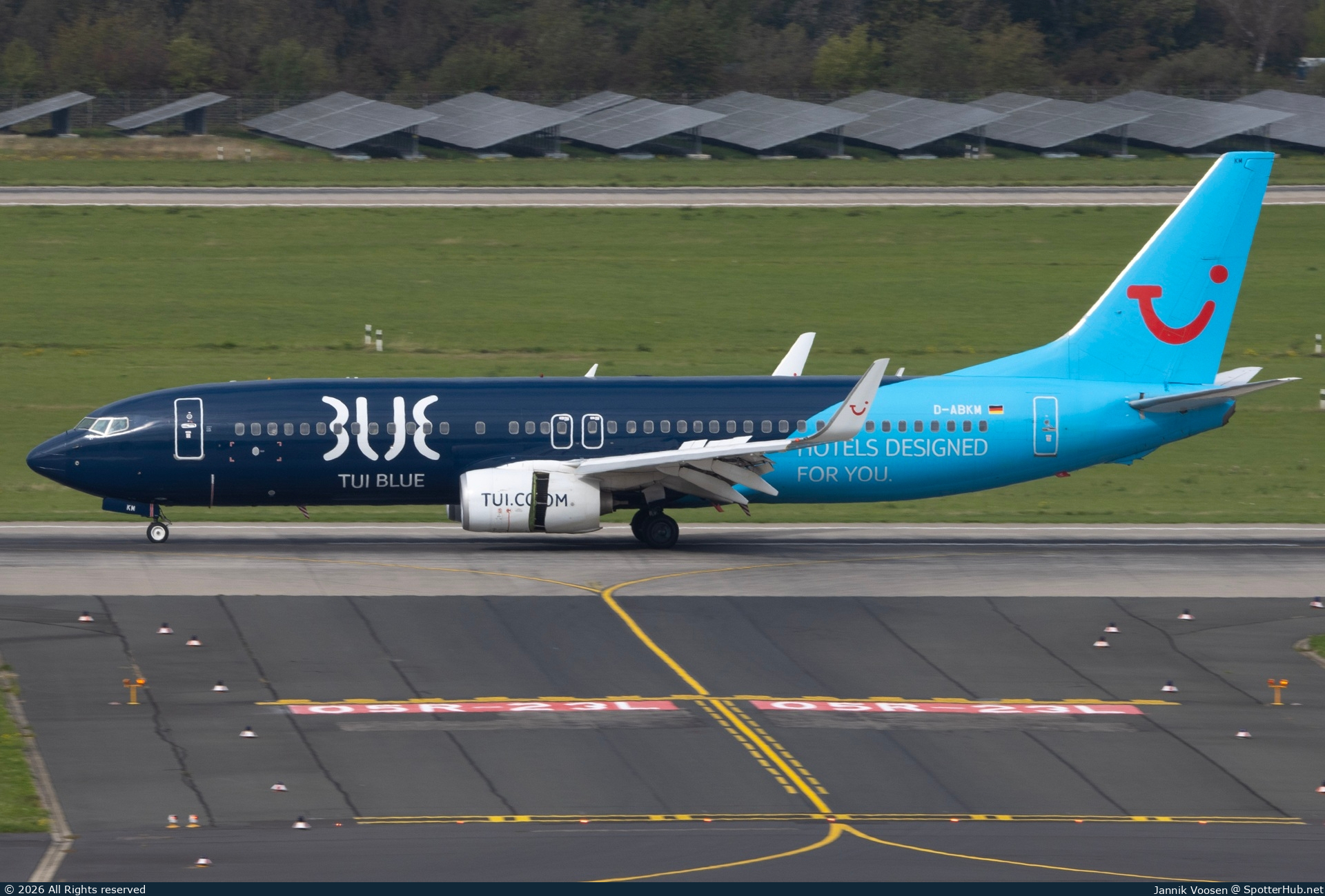 Photo of D-ABKM - Boeing 737-86J operated by TUIfly
