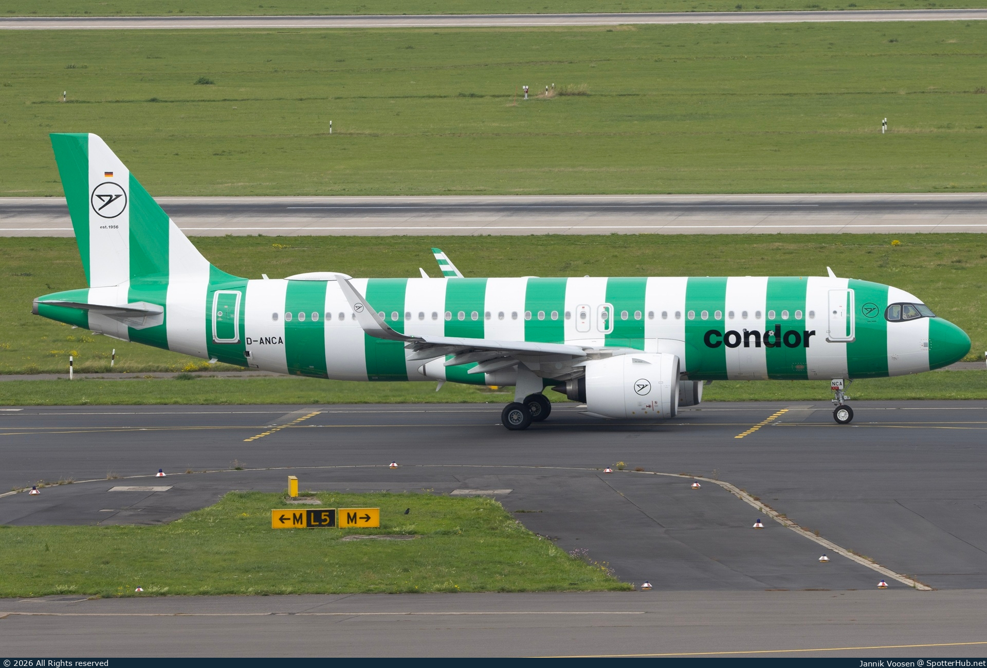 Photo of D-ANCA - Airbus A320-271N operated by Condor