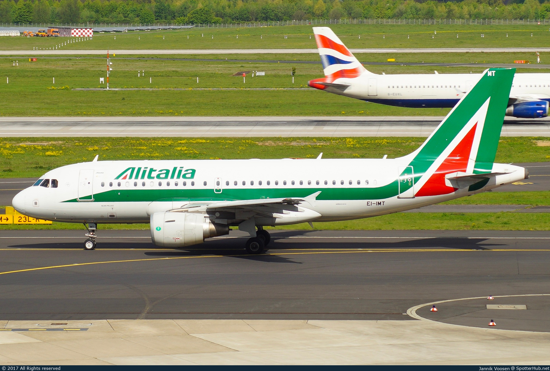 Photo of EI-IMT - Airbus A319-111 operated by Alitalia