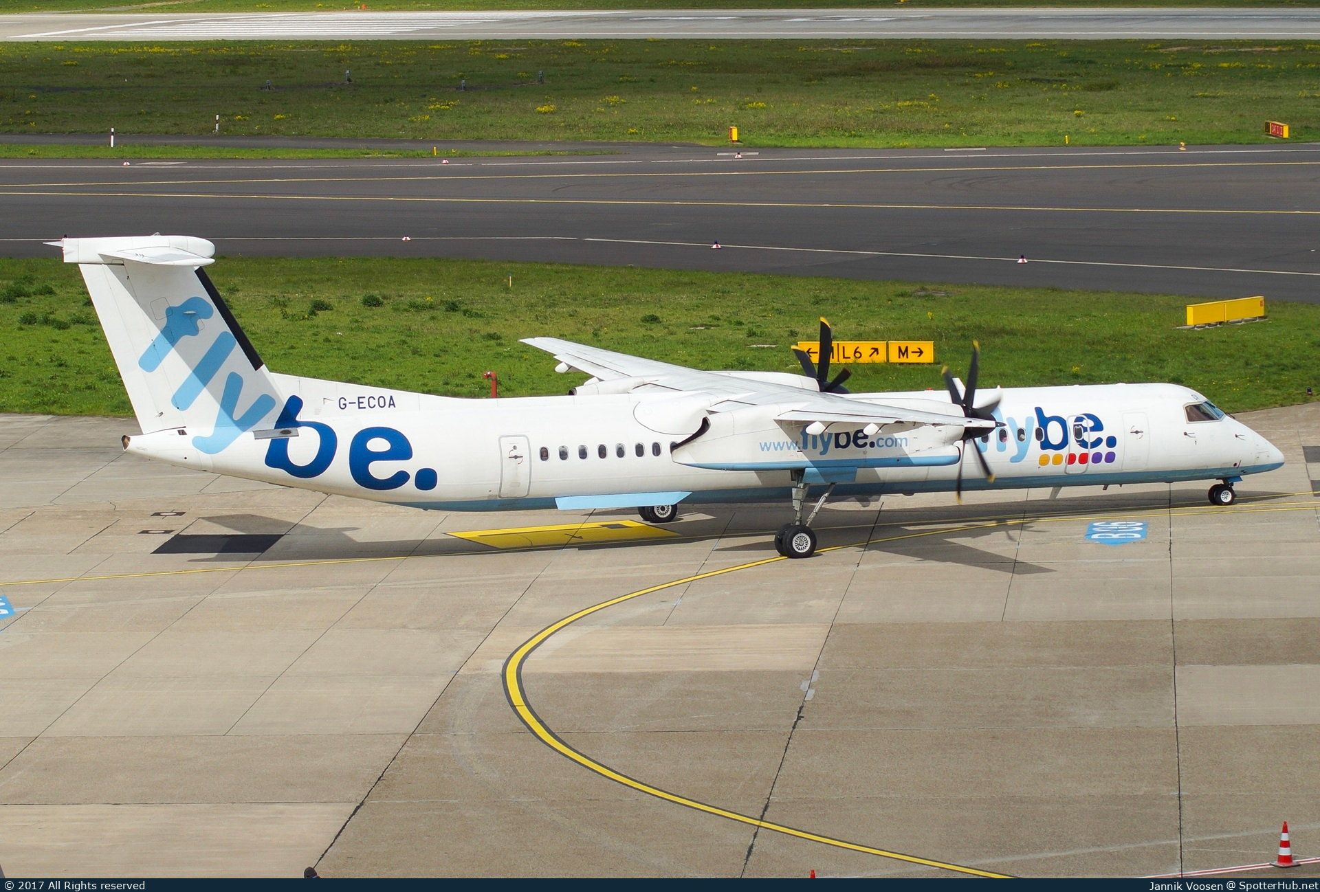 Photo of G-ECOA - Bombardier DHC-8-402 Dash 8 Q400 operated by flybe