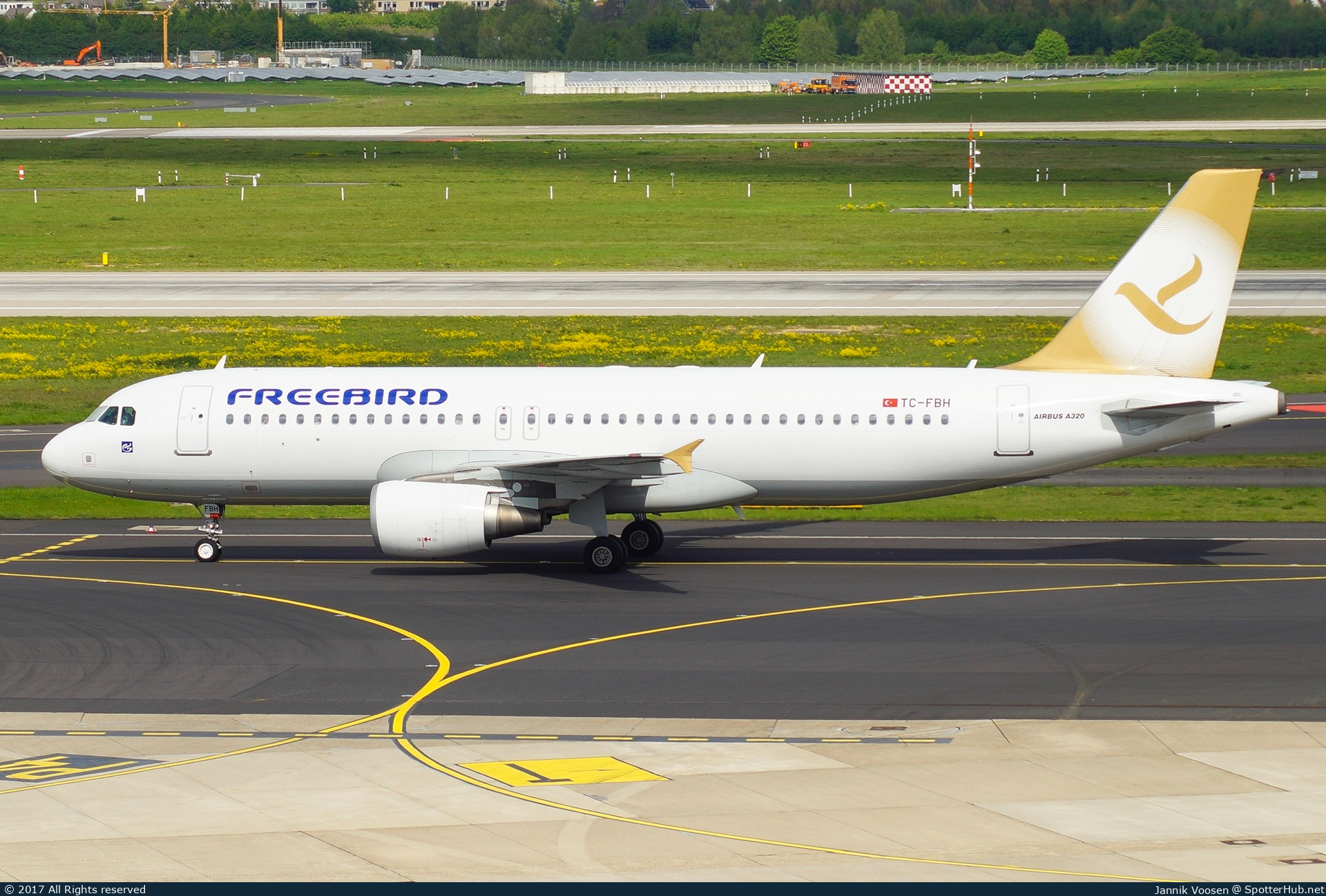 Photo of TC-FBH - Airbus A320-214 operated by Freebird Airlines