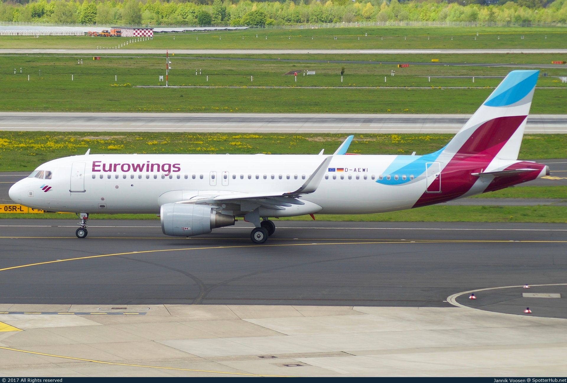 Photo of D-AEWI - Airbus A320-214 operated by Eurowings