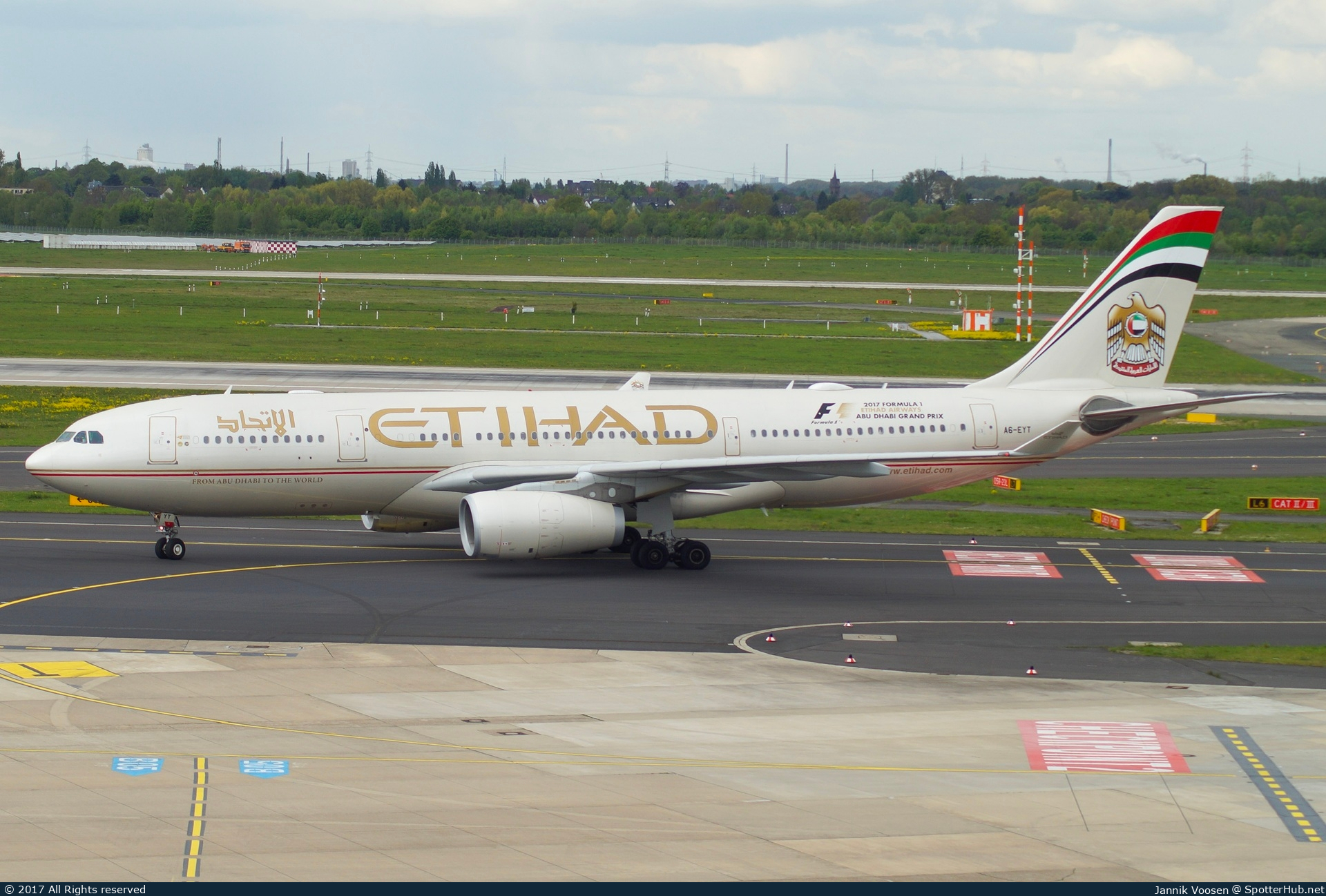 Photo of A6-EYT - Airbus A330-243 operated by Etihad Airways