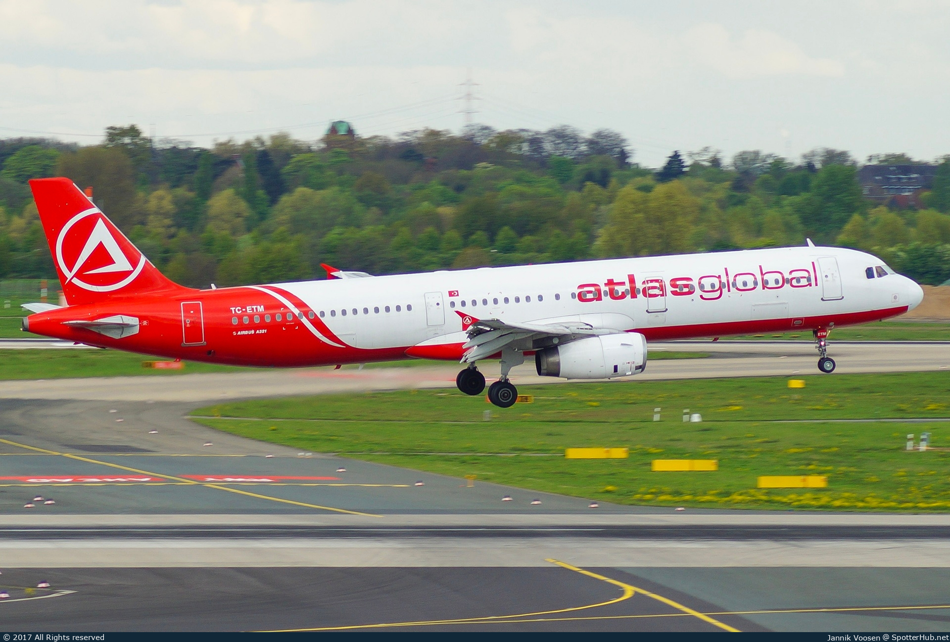 Photo of TC-ETM - Airbus A321-131 operated by AtlasGlobal