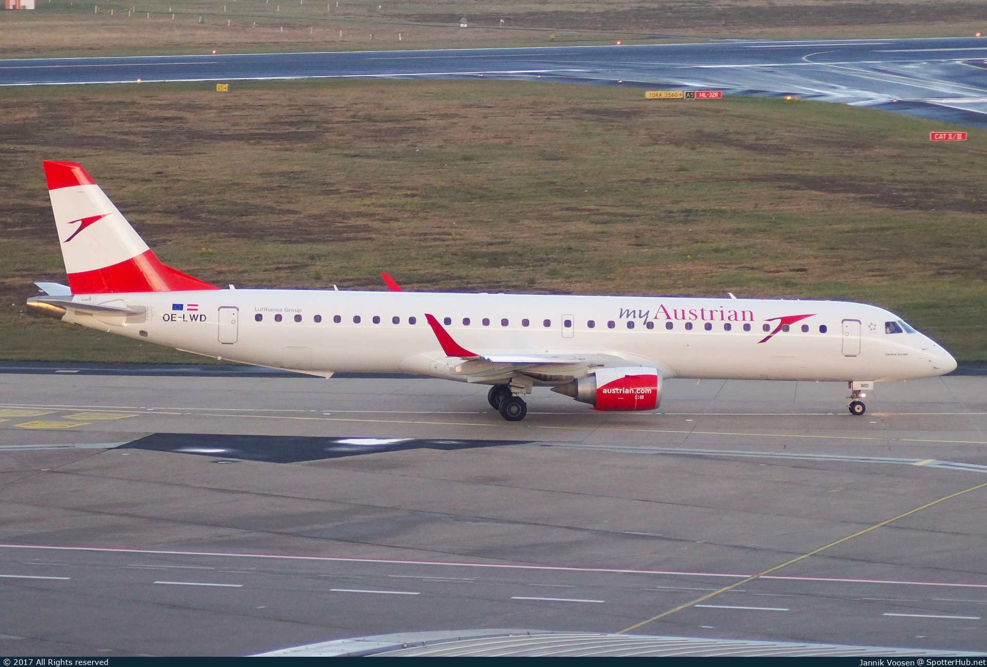 Photo of OE-LWD - Embraer ERJ-195LR operated by Austrian Airlines
