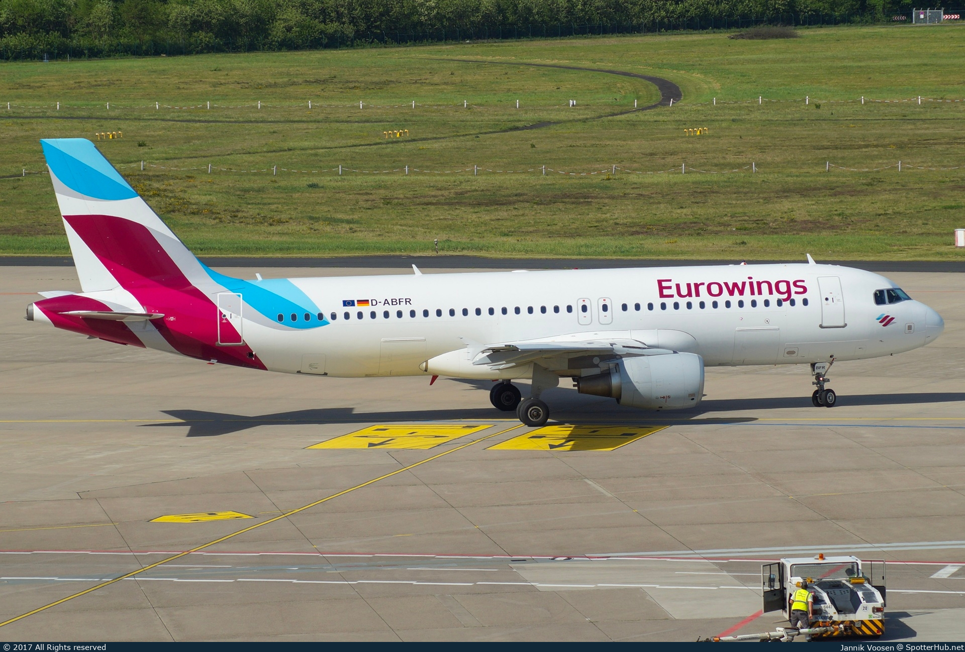 Photo of D-ABFR - Airbus A320-214 operated by Eurowings
