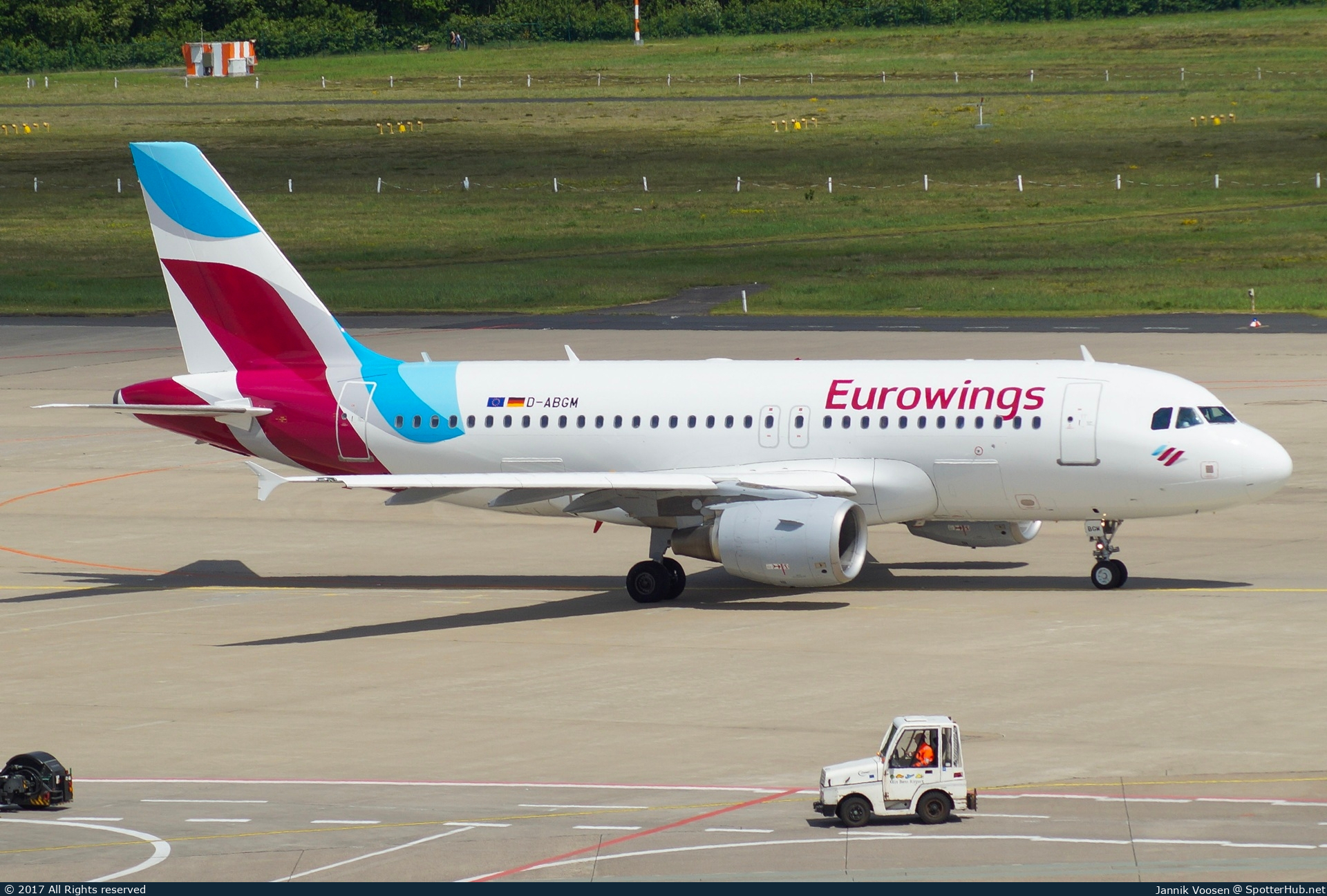 Photo of D-ABGM - Airbus A319-112 operated by Eurowings