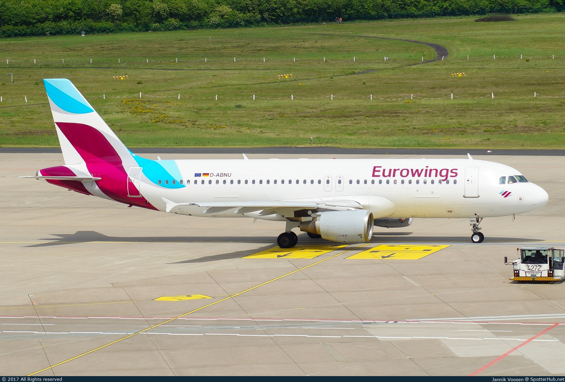Photo of D-ABNU - Airbus A320-214 operated by Eurowings