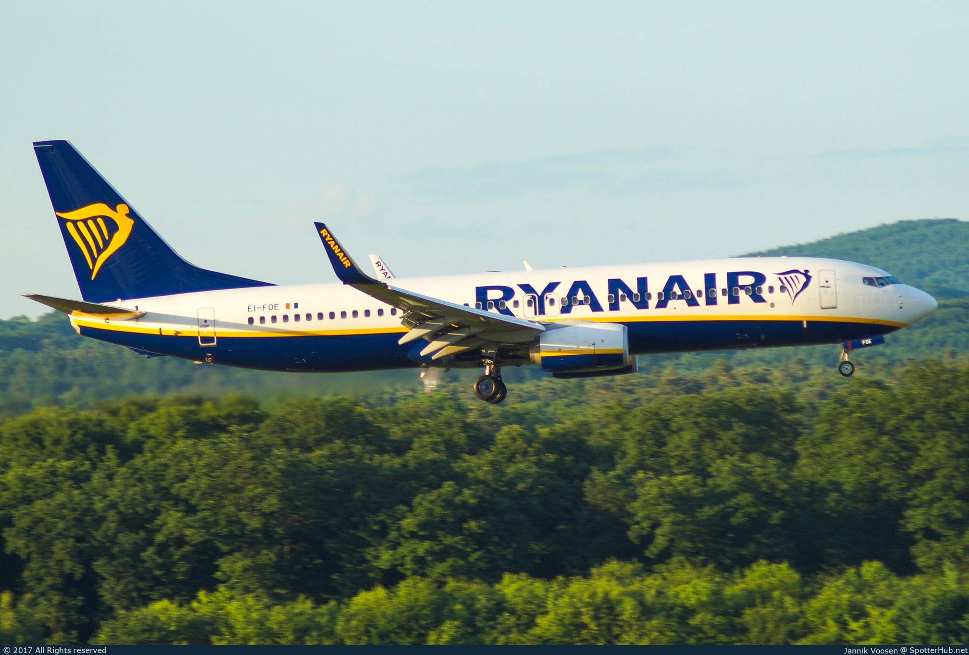 Photo of EI-FOE - Boeing 737-8AS operated by Ryanair