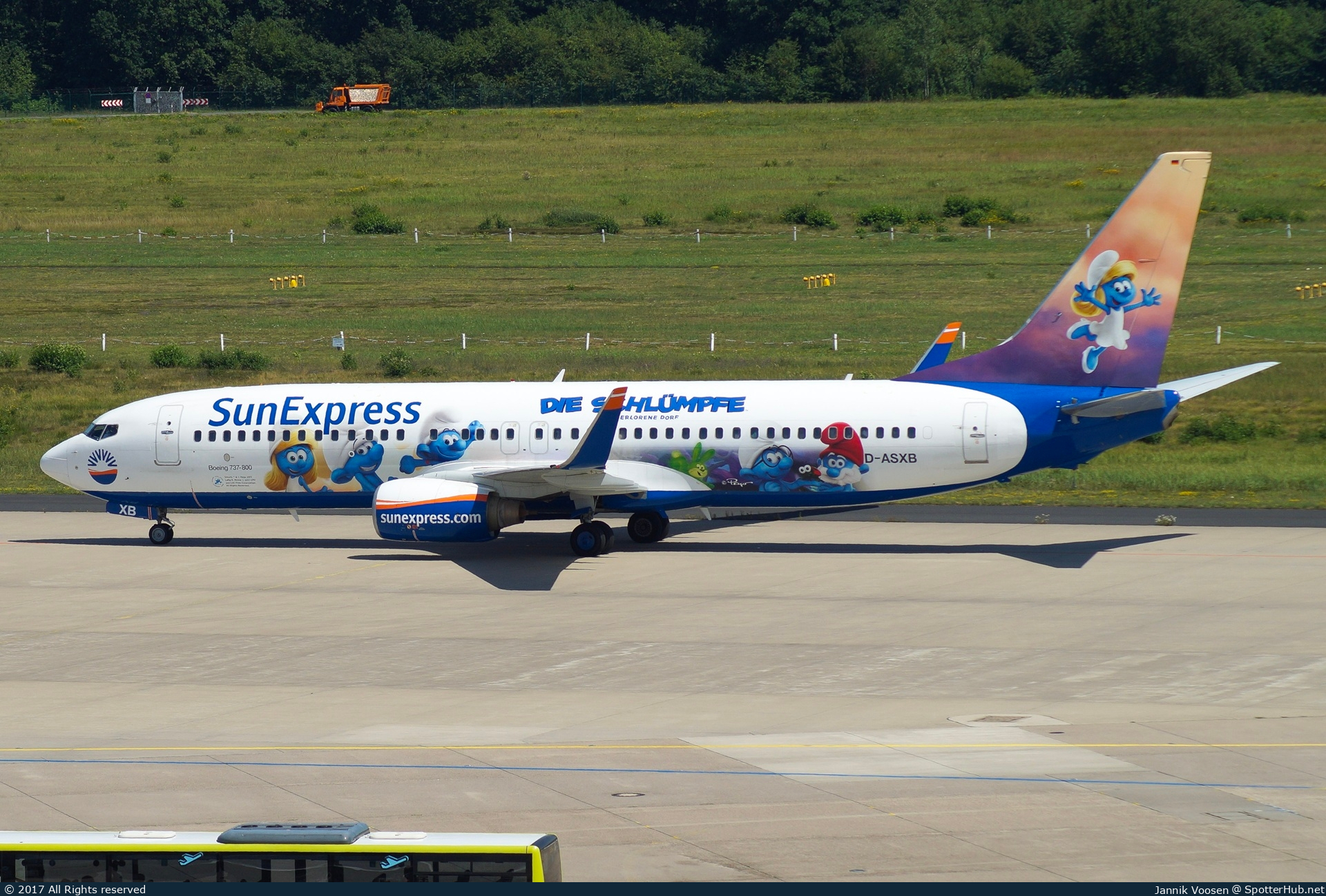 Photo of D-ASXB - Boeing 737-8Z9 operated by SunExpress Germany
