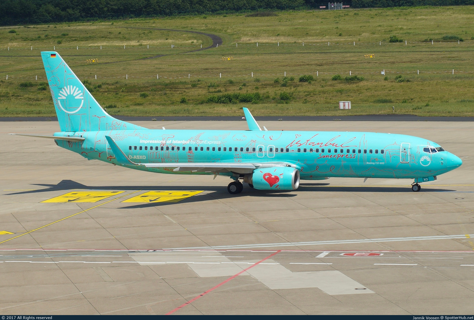 Photo of D-ASXO - Boeing 737-8HX operated by SunExpress Germany