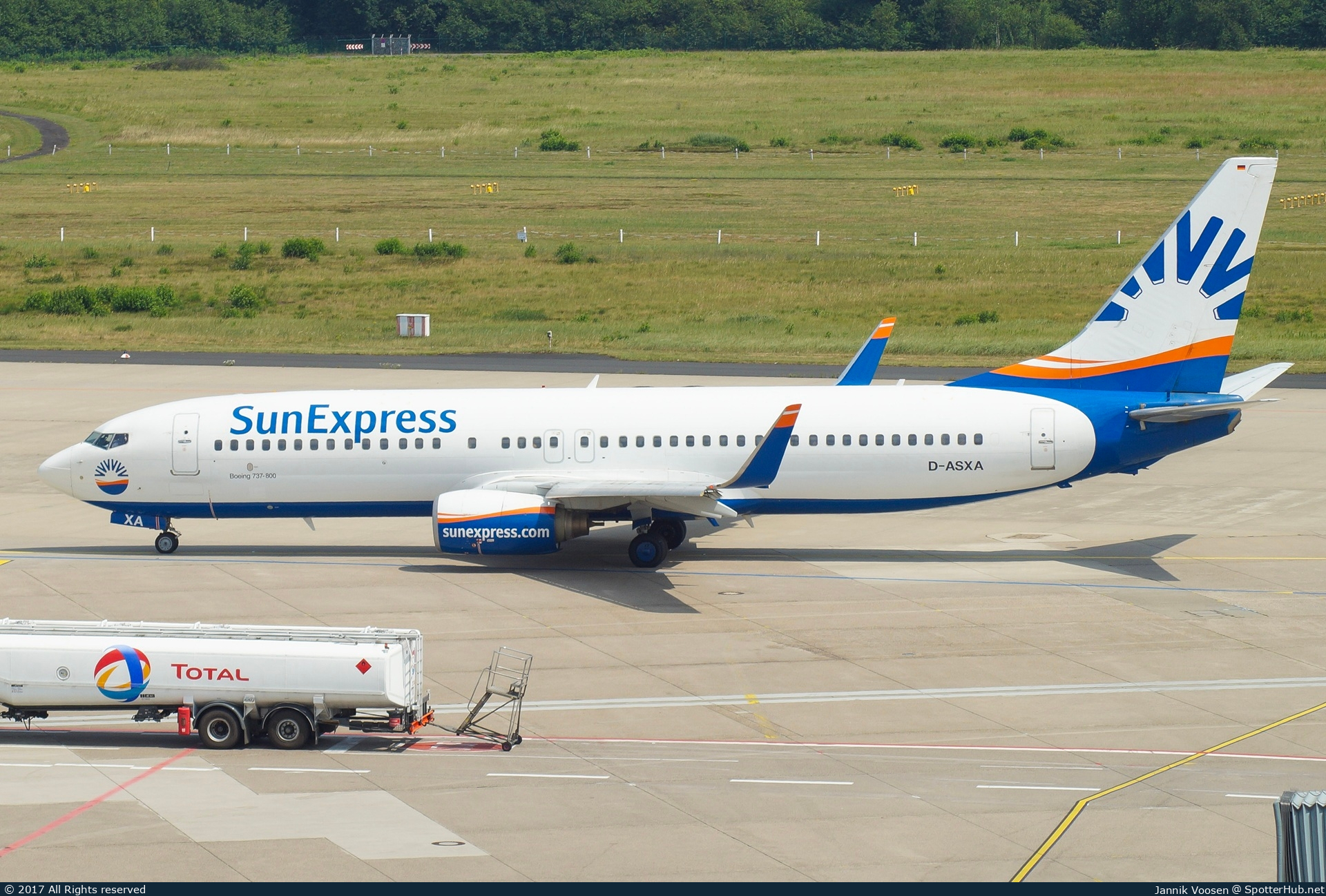 Photo of D-ASXA - Boeing 737-8Z9 operated by SunExpress Germany