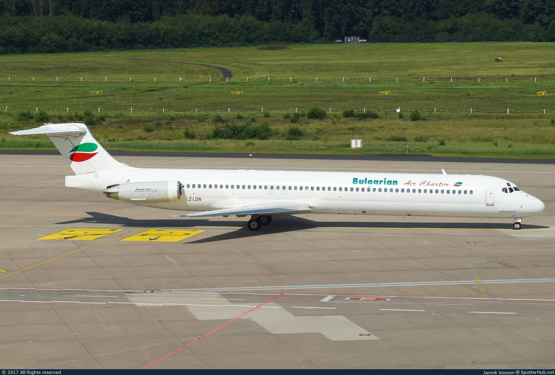 Photo of LZ-LDN - McDonnell Douglas MD-82 operated by Bulgarian Air Charter
