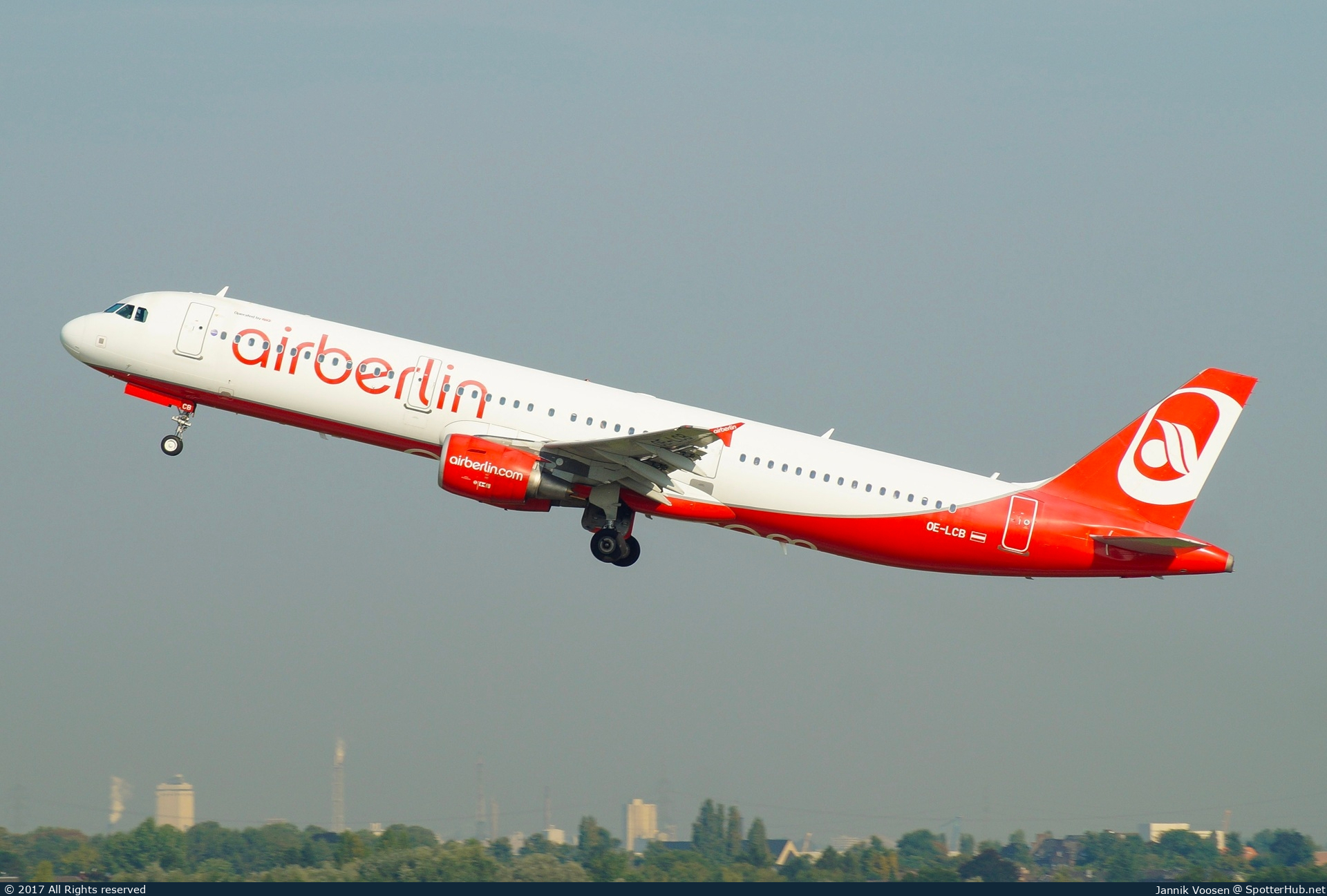 Photo of OE-LCB - Airbus A321-211 operated by Air Berlin (opb Niki)