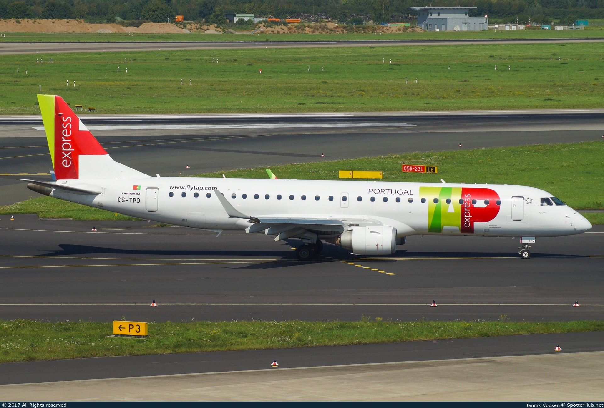 Photo of CS-TPO - Embraer ERJ-190LR operated by TAP Express (opb Portugália Airlines)