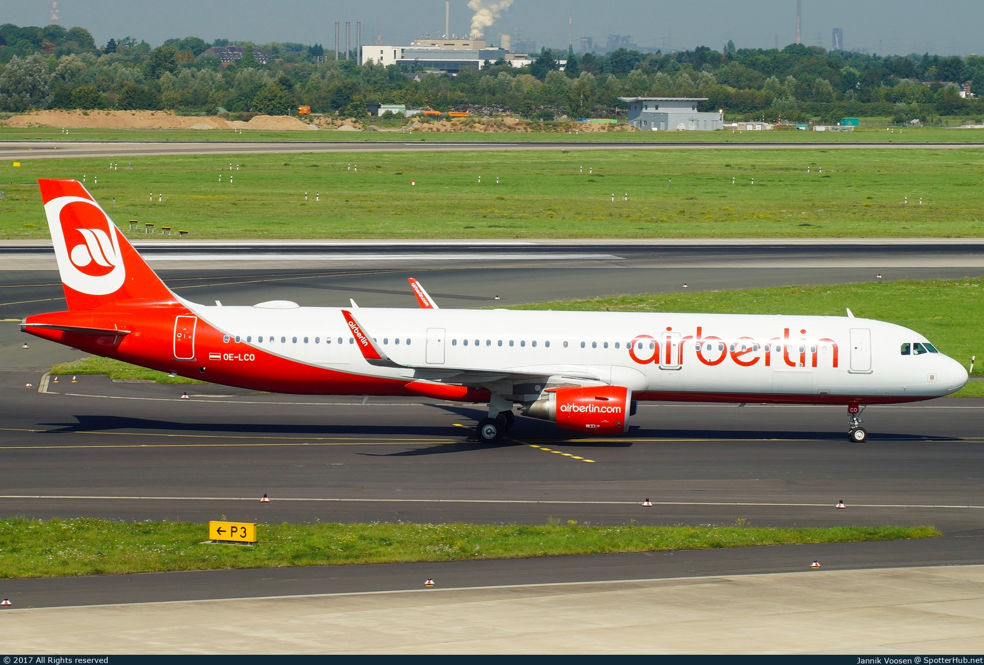 Photo of OE-LCO - Airbus A321-211 operated by Air Berlin (opb Niki)