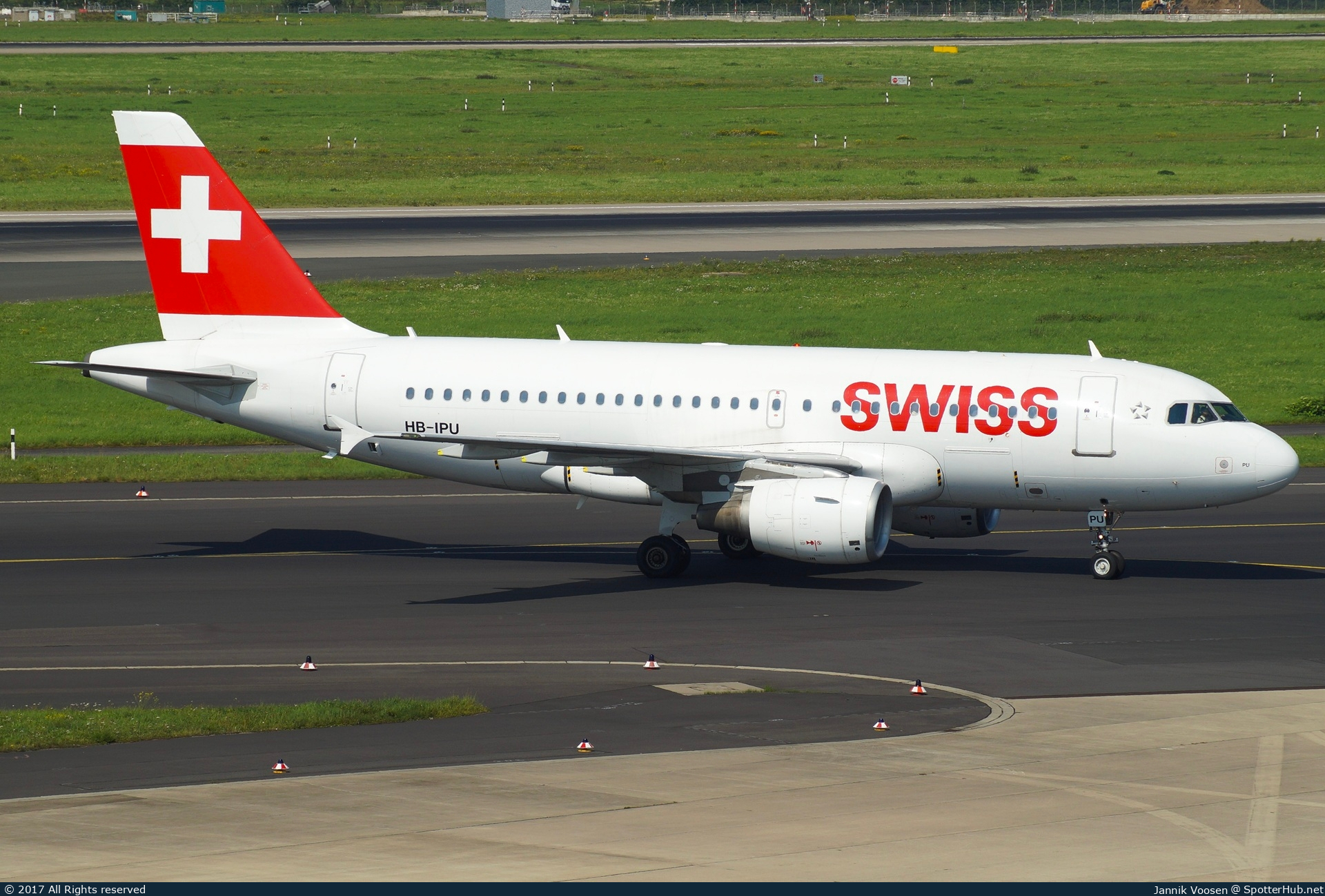 Photo of HB-IPU - Airbus A319-112 operated by Swiss International Air Lines