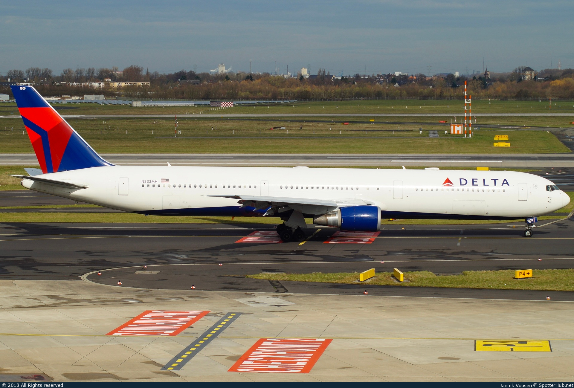 Photo of N833MH - Boeing 767-432(ER) operated by Delta Air Lines