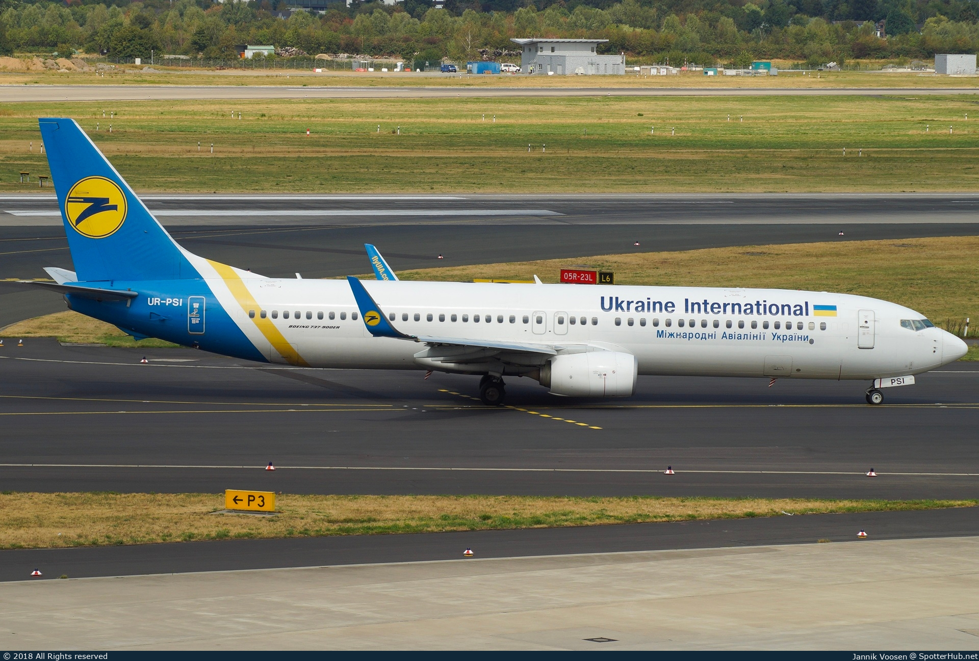 Photo of UR-PSI - Boeing 737-9KV(ER) operated by Ukraine International Airlines