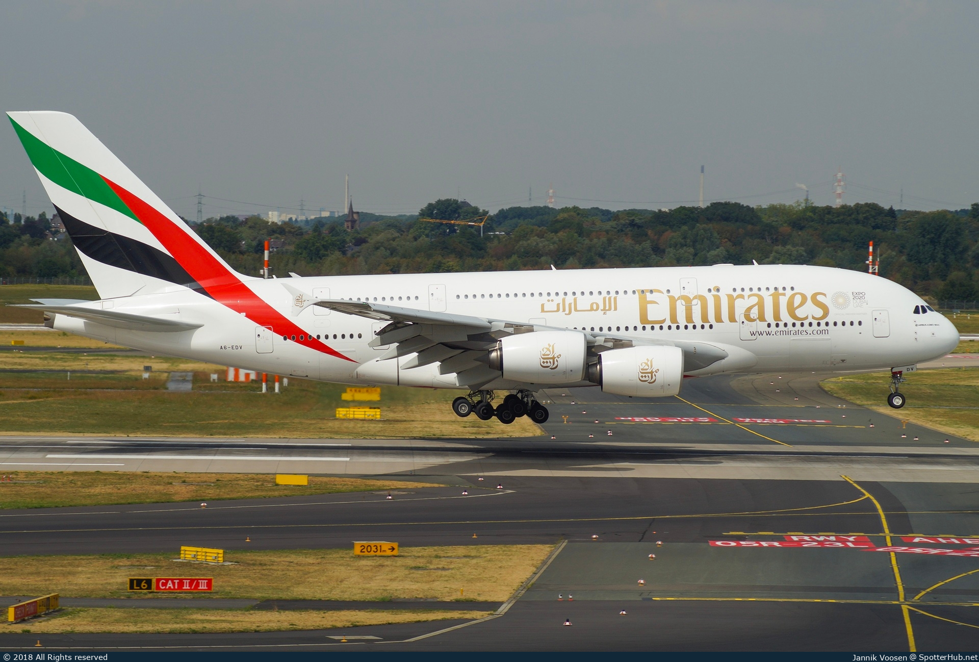 Photo of A6-EDV - Airbus A380-861 operated by Emirates