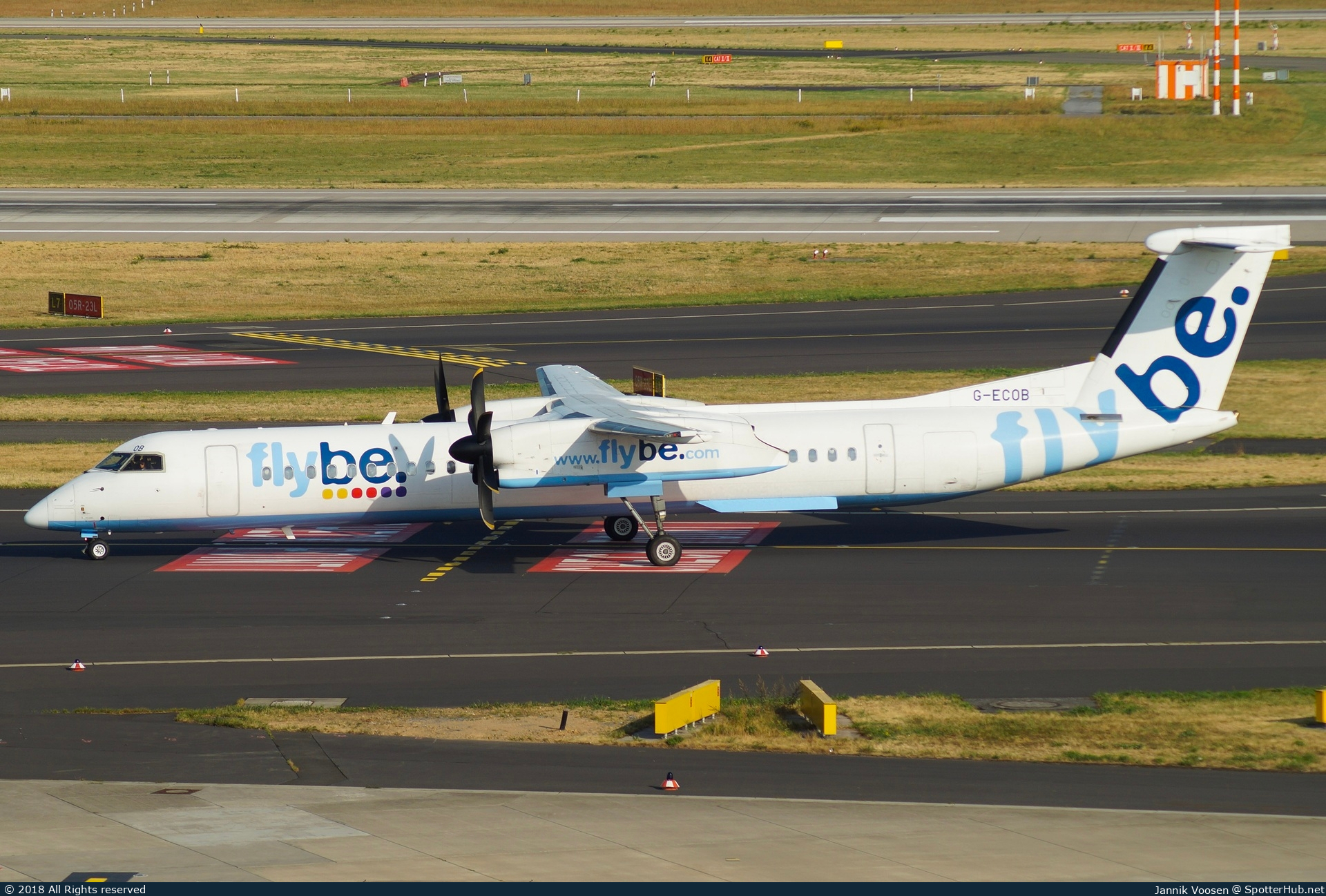 Photo of G-ECOB - Bombardier DHC-8-402 Dash 8 Q400 operated by flybe