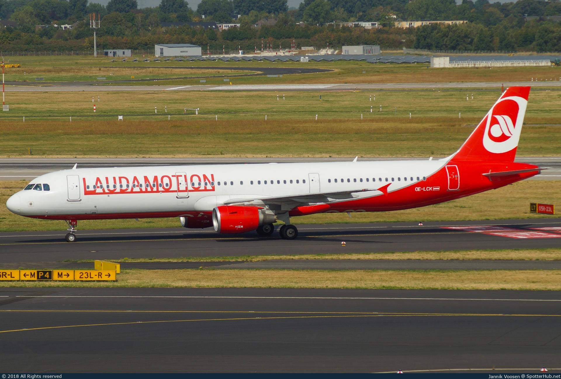 Photo of OE-LCK - Airbus A321-211 operated by Laudamotion
