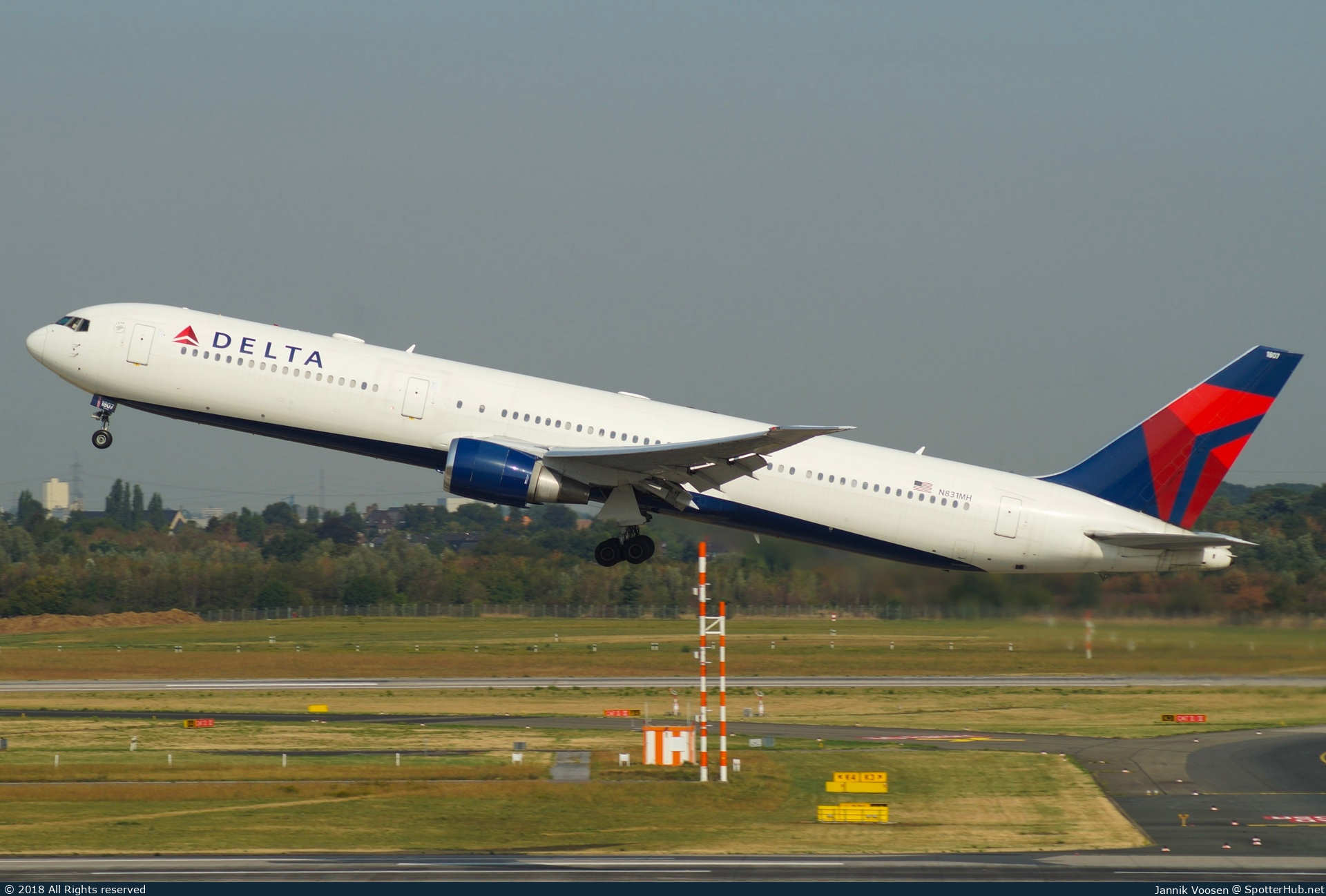 Photo of N831MH - Boeing 767-432(ER) operated by Delta Air Lines