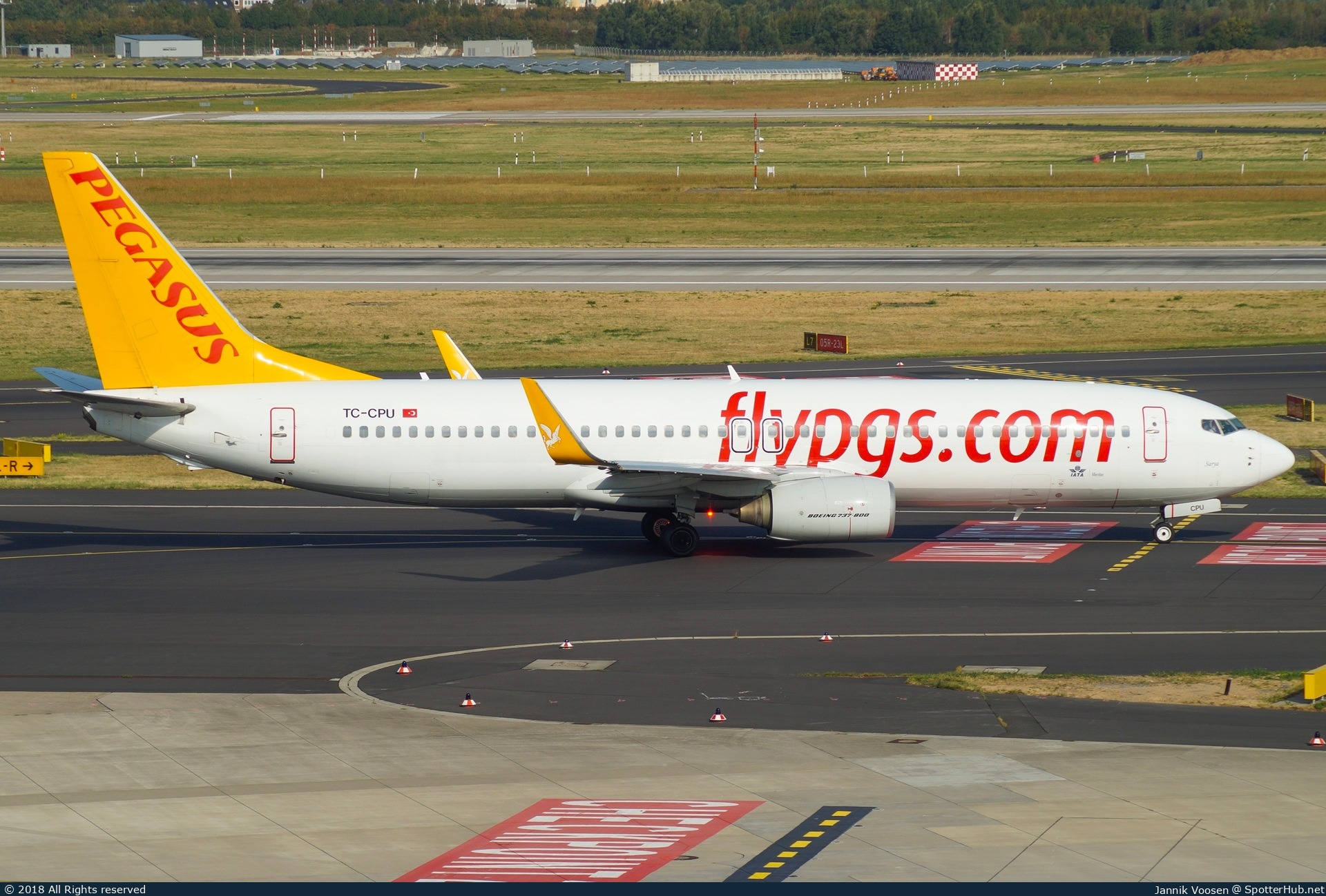 Photo of TC-CPU - Boeing 737-86N operated by Pegasus Airlines